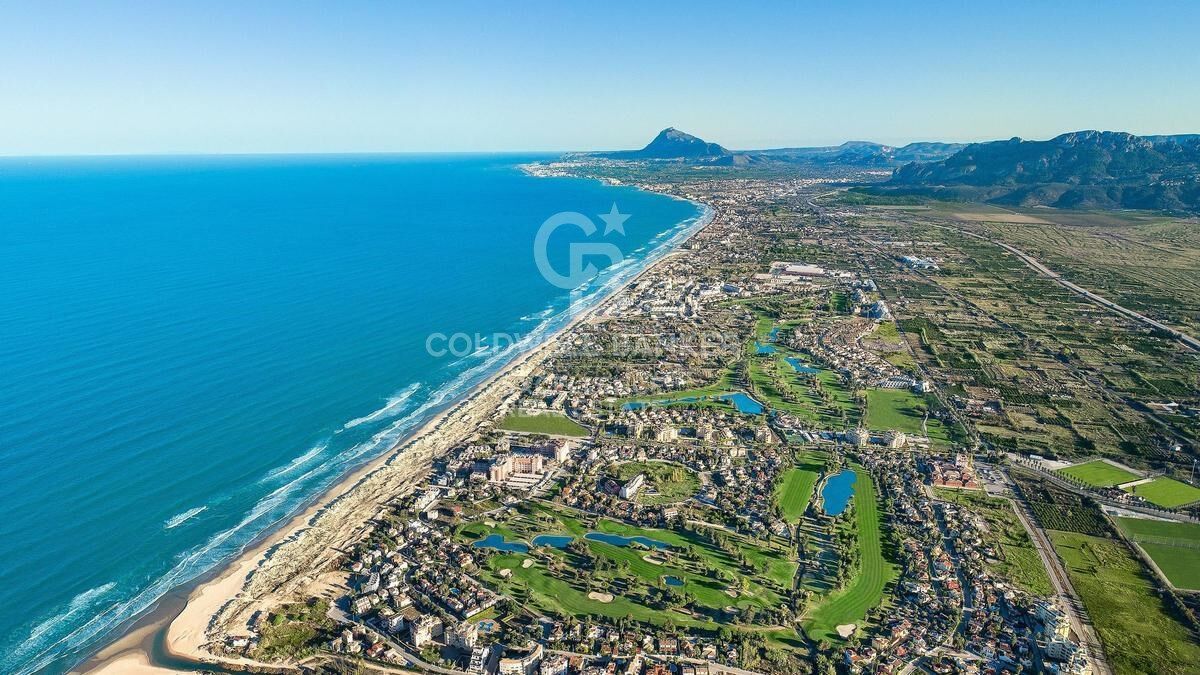 Bar-Restaurante en pleno funcionamiento + Vivienda en planta superior en Oliva Nova