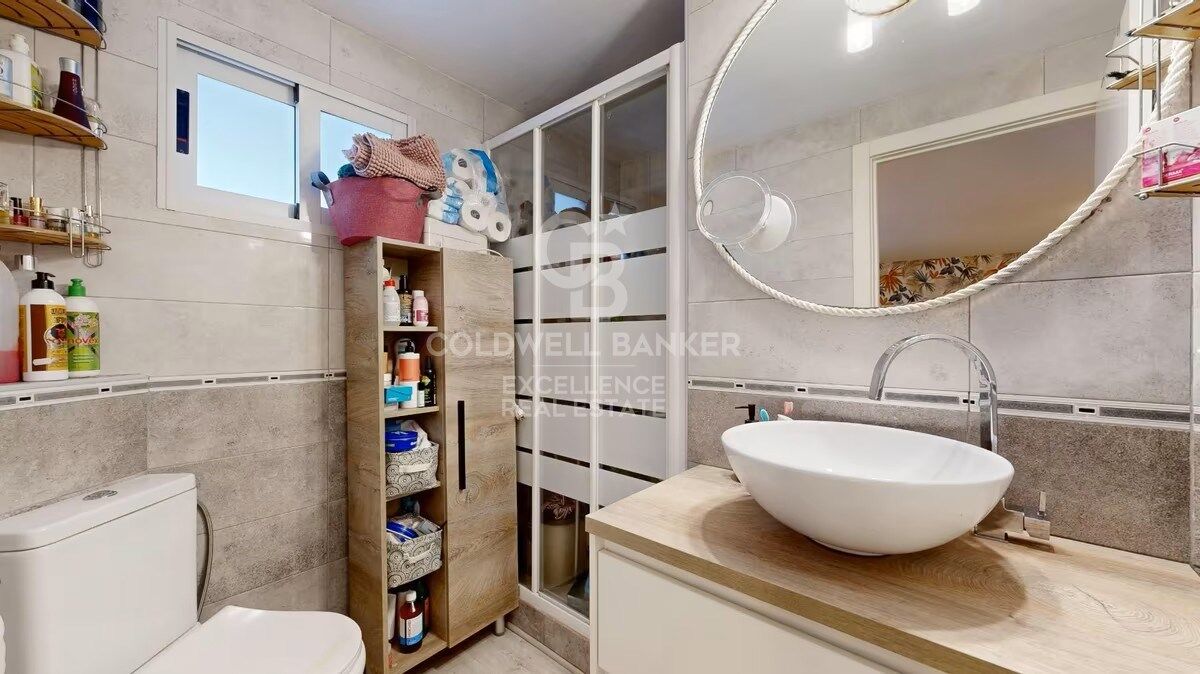 Bar-Restaurante en pleno funcionamiento + Vivienda en planta superior en Oliva Nova