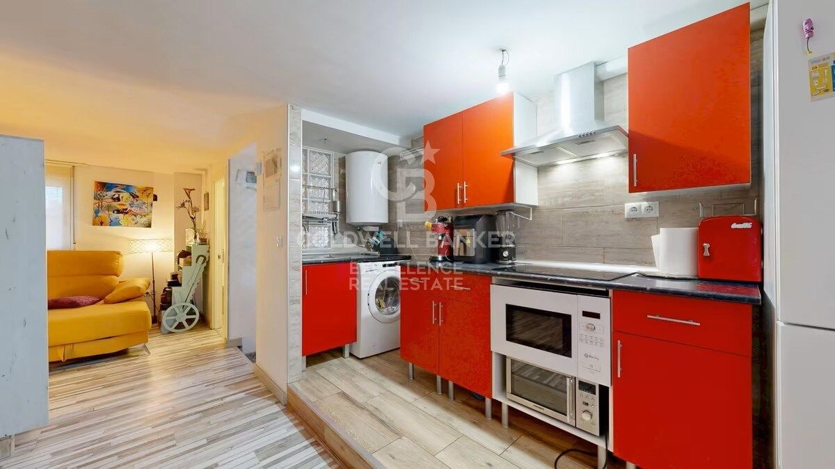 Bar-Restaurante en pleno funcionamiento + Vivienda en planta superior en Oliva Nova