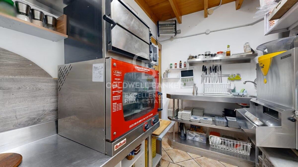 Investissement à Haut Rendement : Bar-Restaurant en Pleine Activité à Seulement 50 Mètres de la Plage d'Oliva Nova, dans l'un des Quartiers les Plus Exclusifs de la Costa Blanca