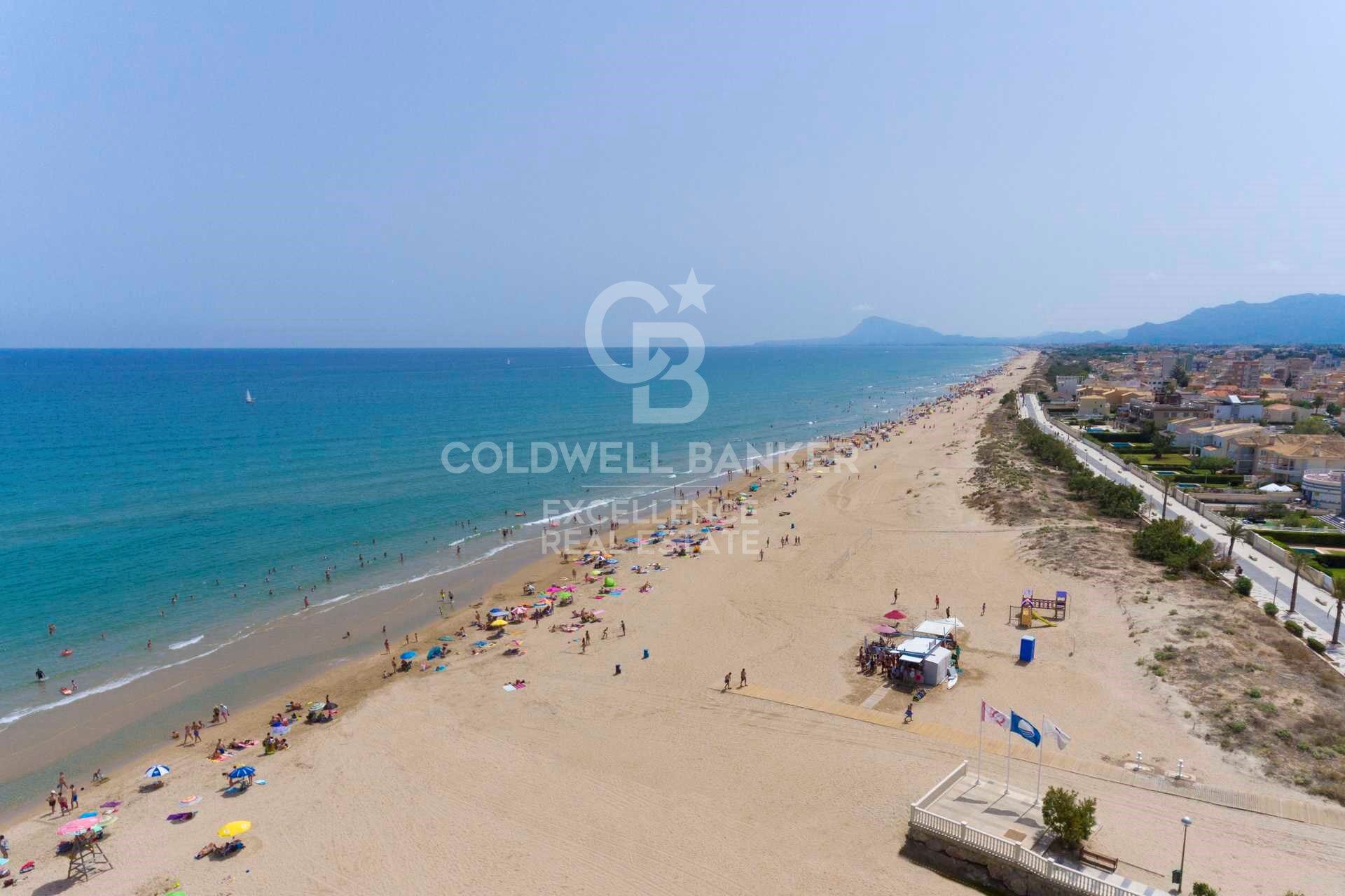 Investissement à Haut Rendement : Bar-Restaurant en Pleine Activité à Seulement 50 Mètres de la Plage d'Oliva Nova, dans l'un des Quartiers les Plus Exclusifs de la Costa Blanca
