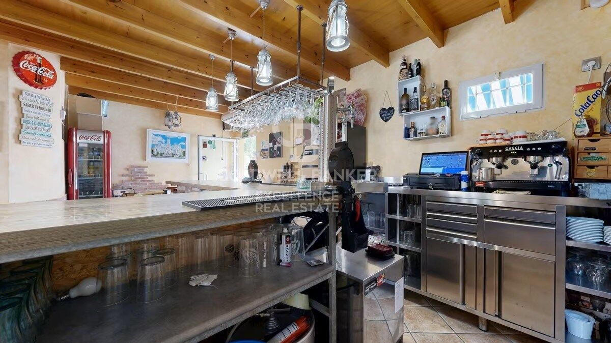 Bar-Restaurant in full operation + Apartment on the top floor in Oliva Nova