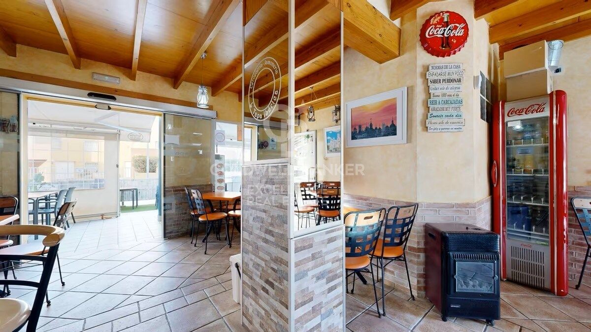 Bar-Restaurant in full operation + Apartment on the top floor in Oliva Nova