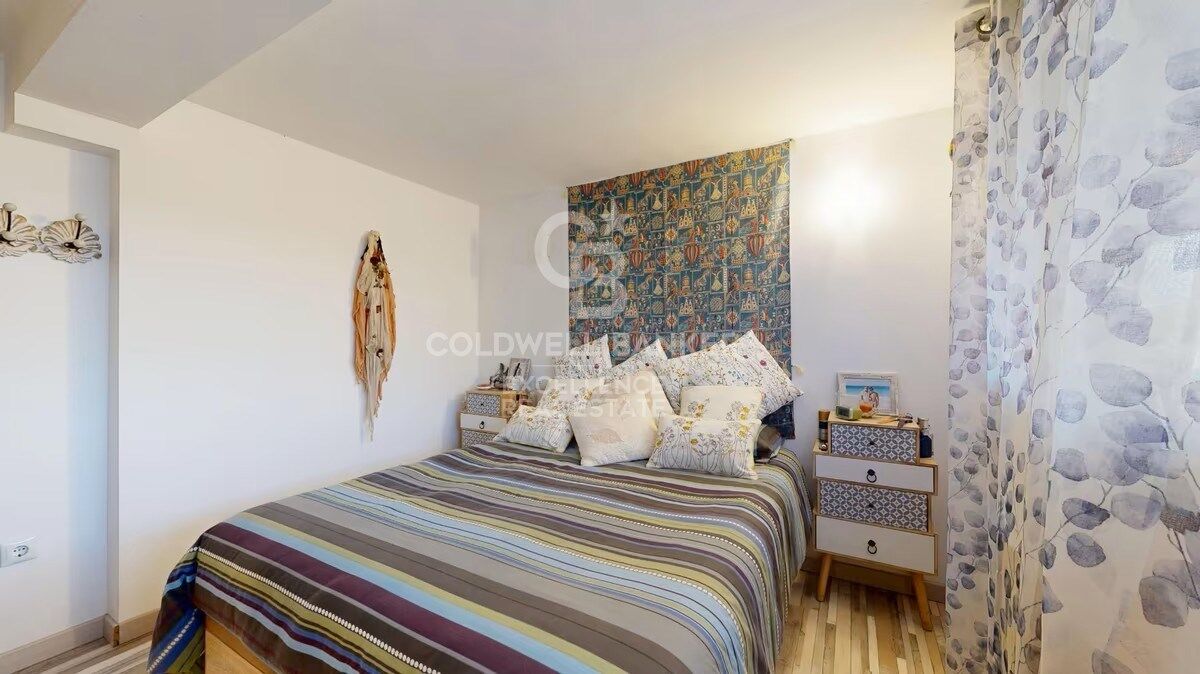 Bar-Restaurante en pleno funcionamiento + Vivienda en planta superior en Oliva Nova