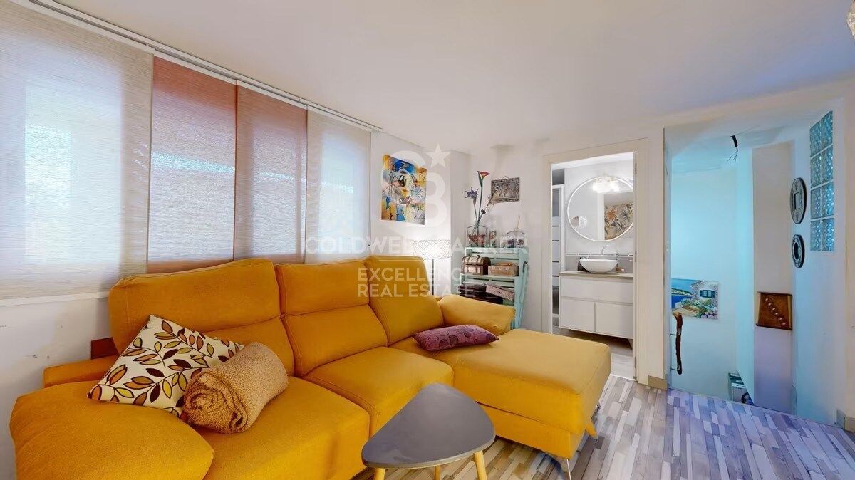 Business opportunity in Oliva Nova: bar-restaurant with residence just steps from the beach.
