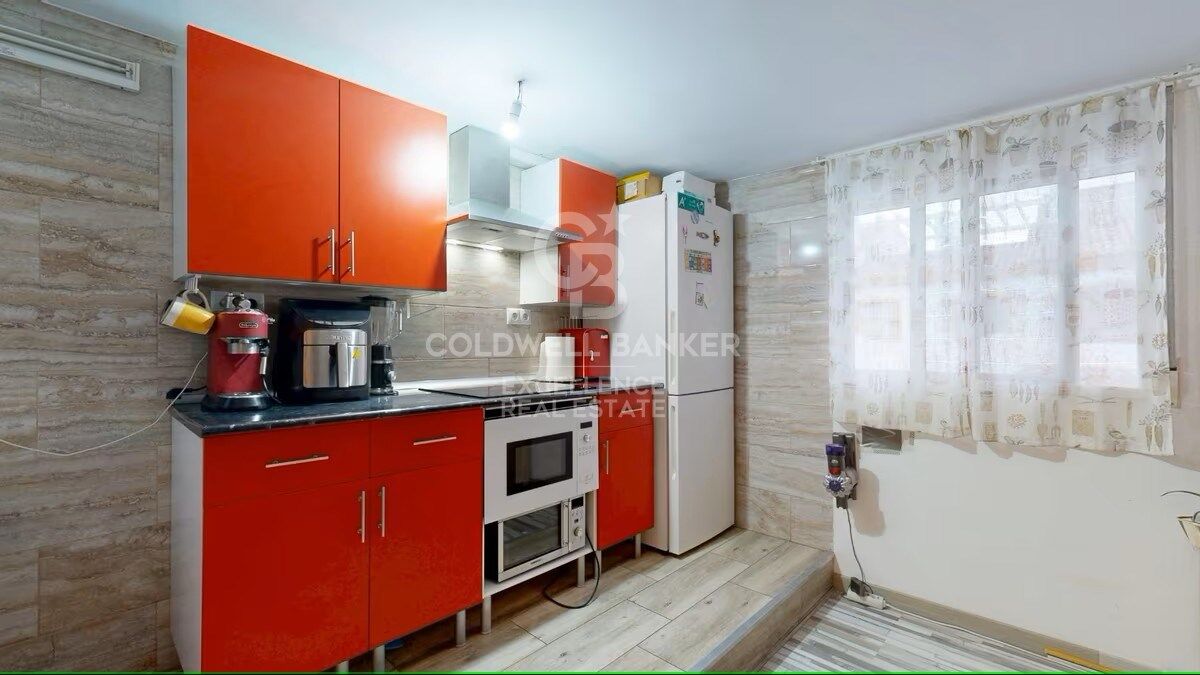 Business opportunity in Oliva Nova: bar-restaurant with residence just steps from the beach.