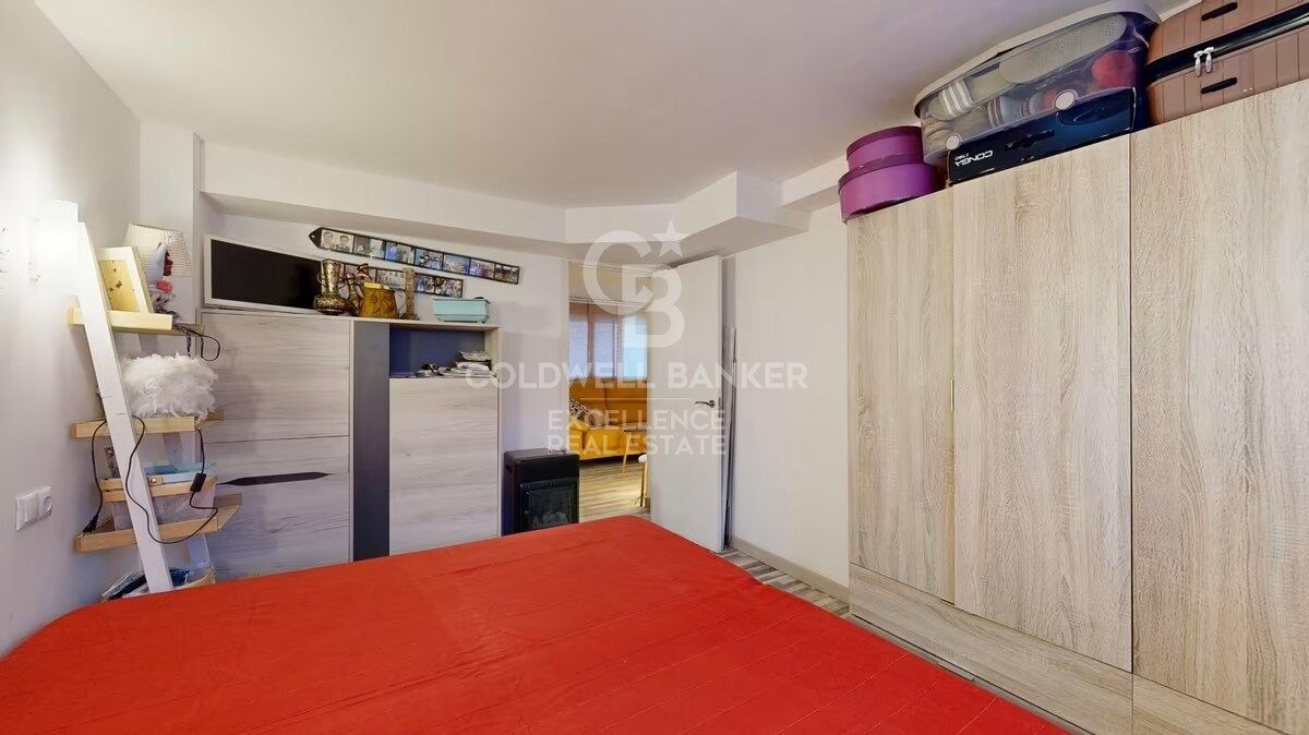 Business opportunity in Oliva Nova: bar-restaurant with residence just steps from the beach.