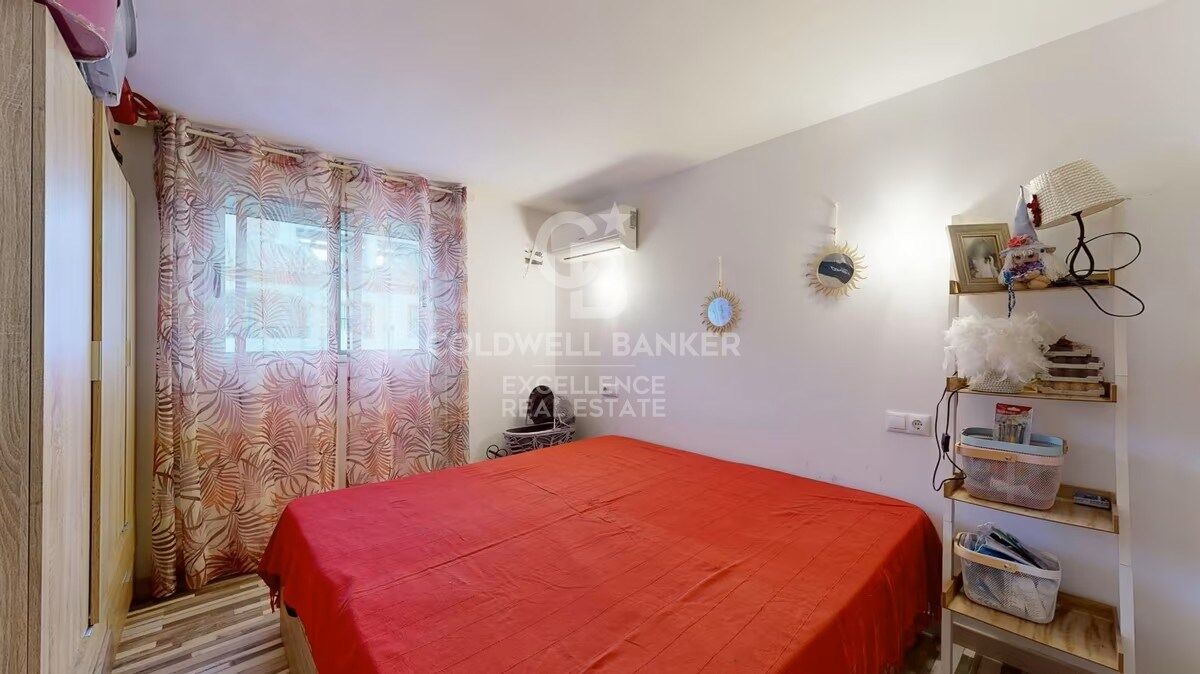 Business opportunity in Oliva Nova: bar-restaurant with residence just steps from the beach.