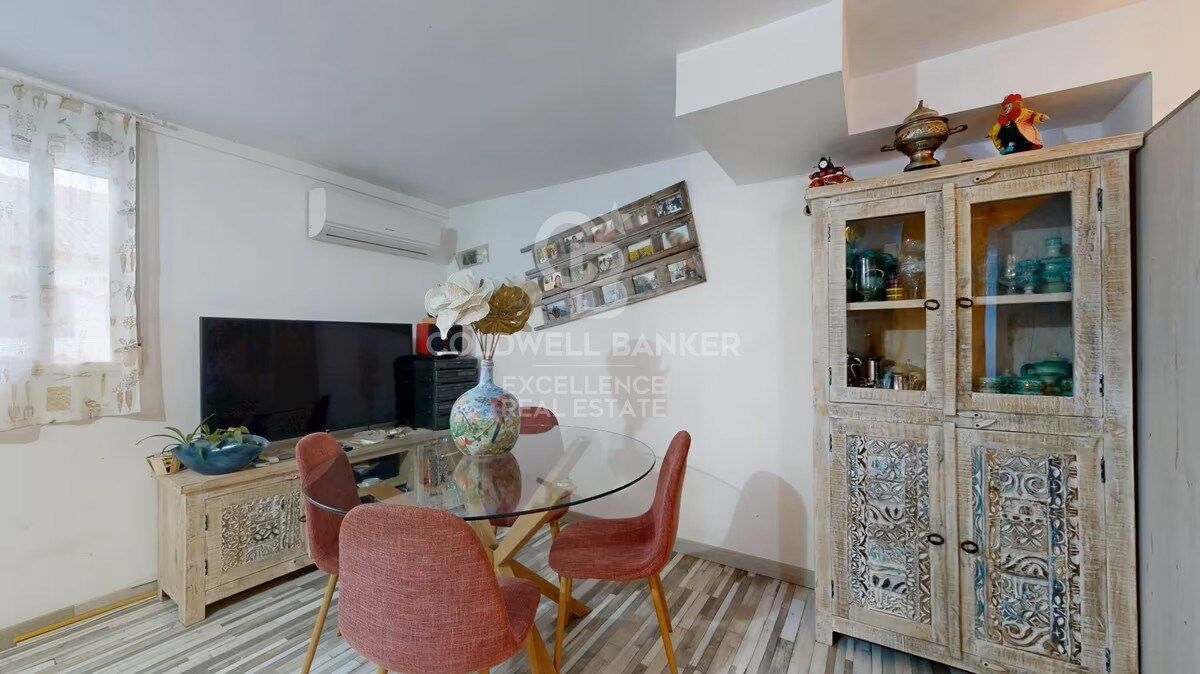 Opportunité d'affaires à Oliva Nova : bar-restaurant avec logement à deux pas de la plage
