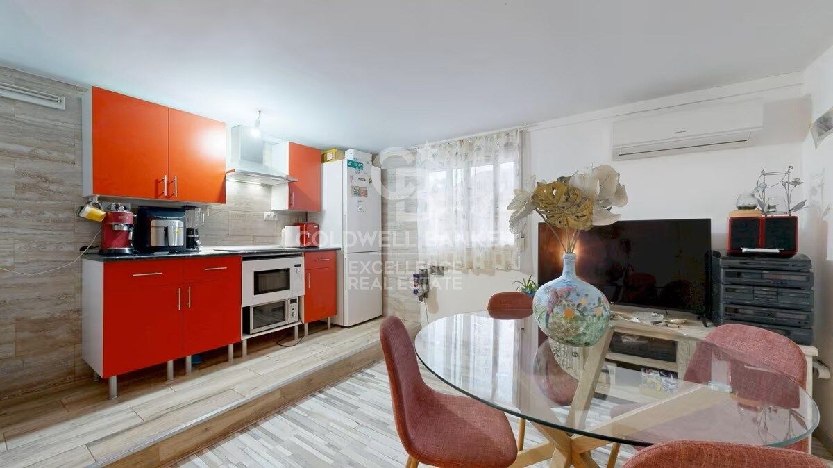 Opportunité d'affaires à Oliva Nova : bar-restaurant avec logement à deux pas de la plage