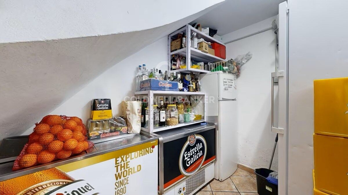 Opportunité d'affaires à Oliva Nova : bar-restaurant avec logement à deux pas de la plage