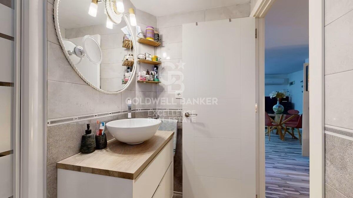Opportunité d'affaires à Oliva Nova : bar-restaurant avec logement à deux pas de la plage