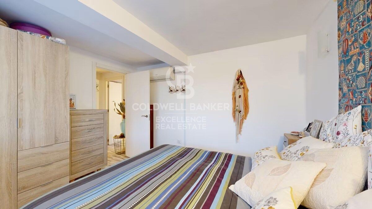 Business opportunity in Oliva Nova: bar-restaurant with residence just steps from the beach.