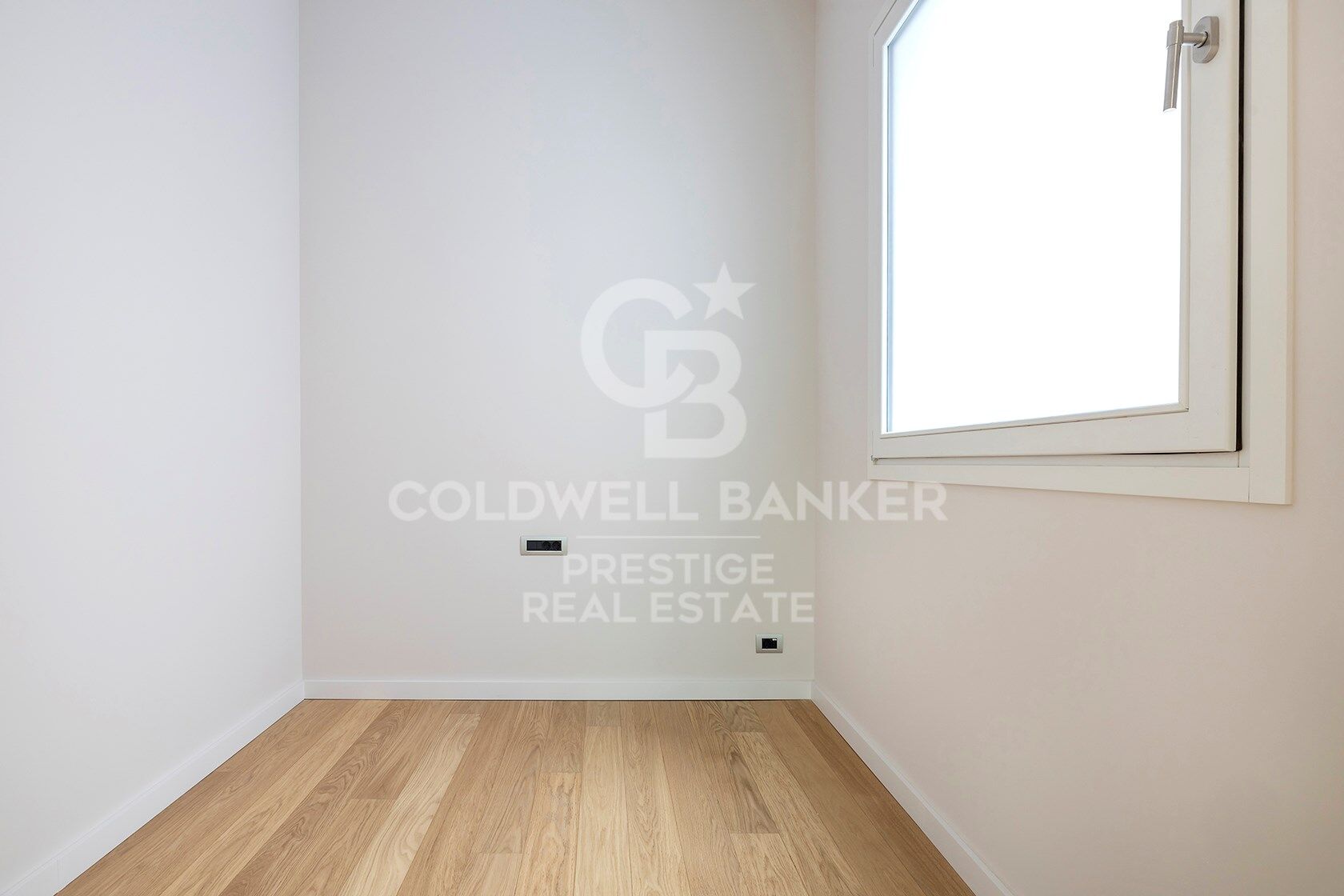 Ultimas Unidades frente el Puerto de Barcelona