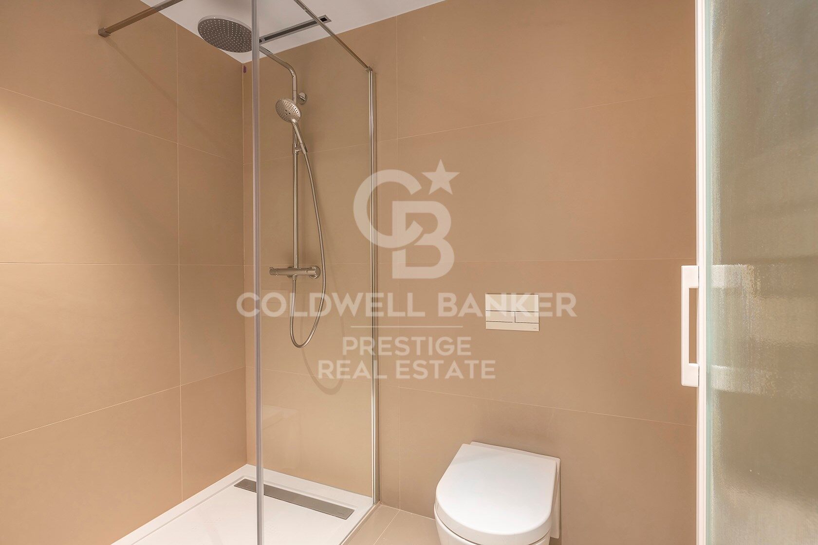 Apartamento de lujo frente al Puerto de Barcelona con piscina comunitaria