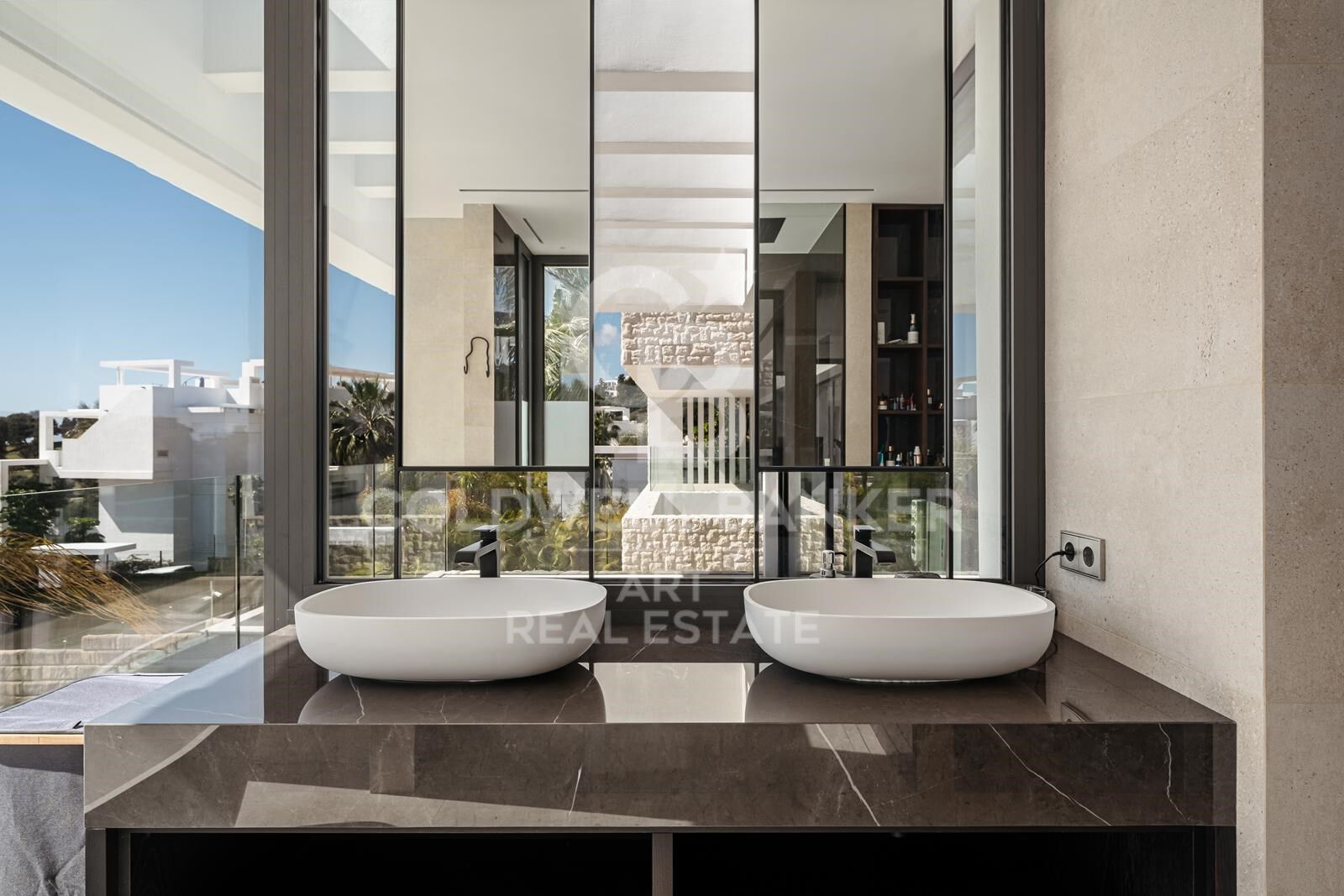 Contemporary luxury villa with panoramic views on frontline golf in La Alqueria