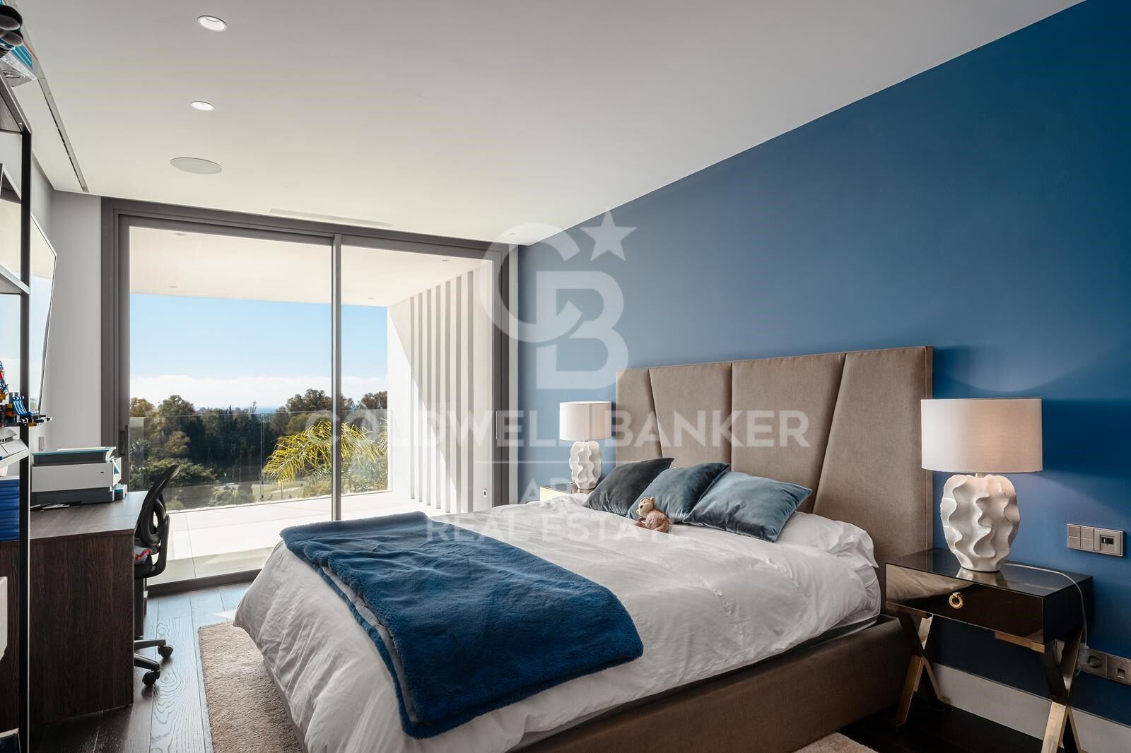 Contemporary luxury villa with panoramic views on frontline golf in La Alqueria