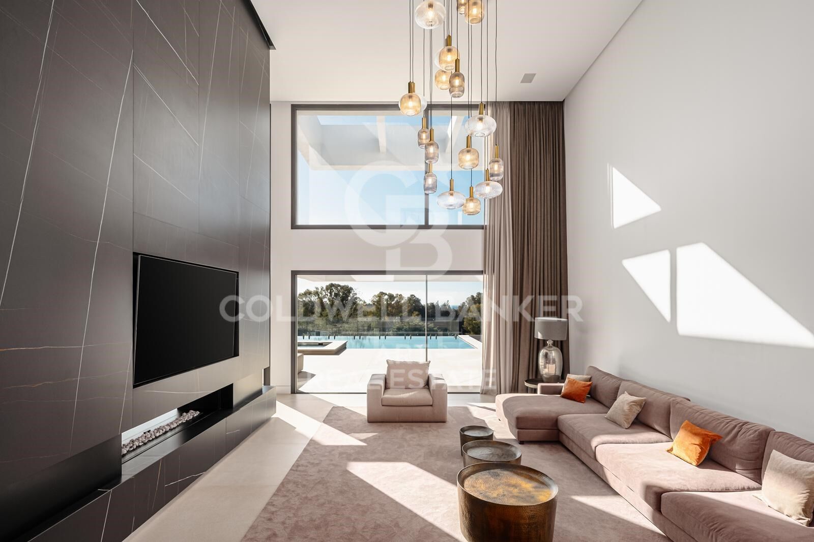 Contemporary luxury villa with panoramic views on frontline golf in La Alqueria