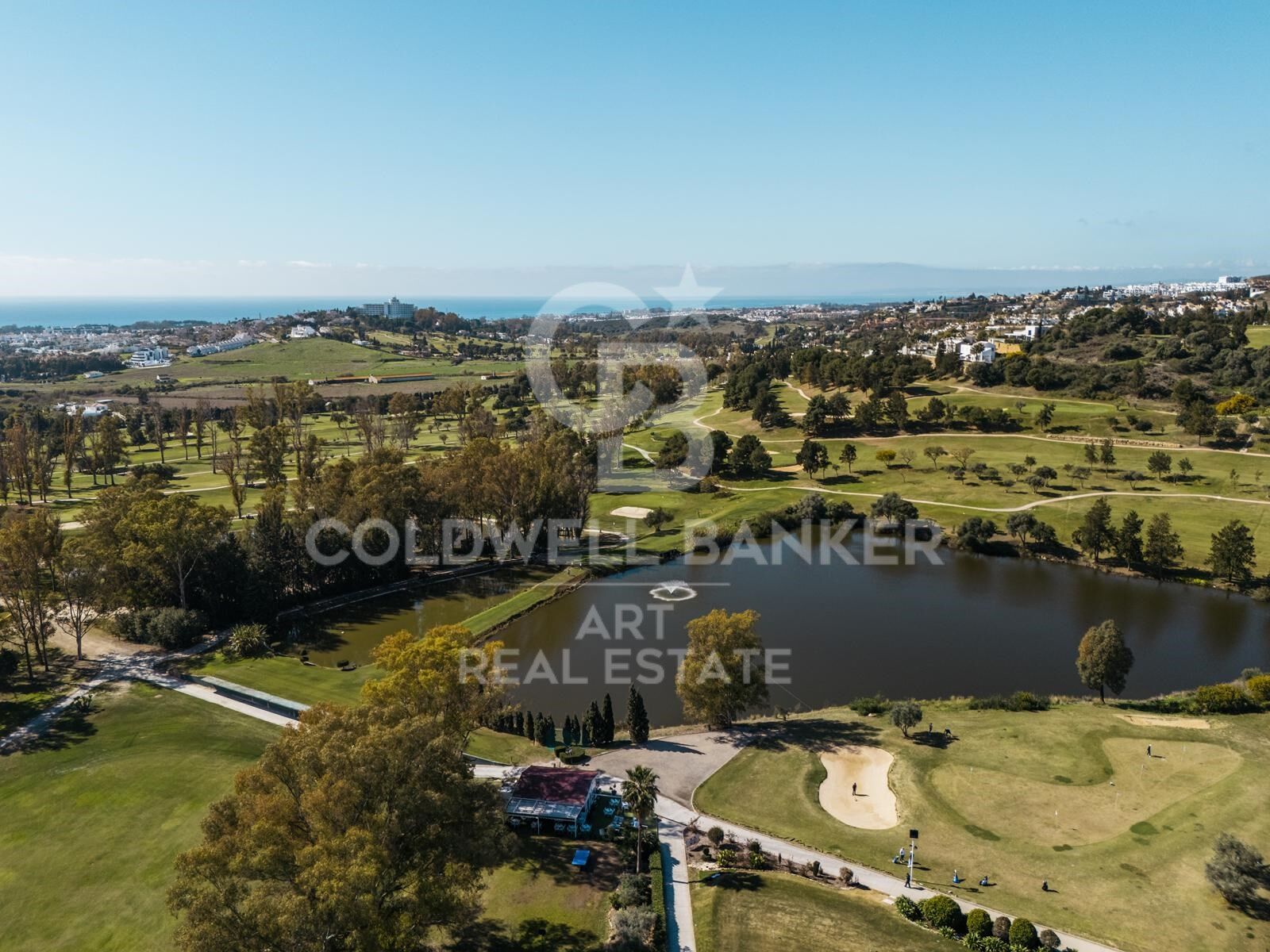 Contemporary luxury villa with panoramic views on frontline golf in La Alqueria
