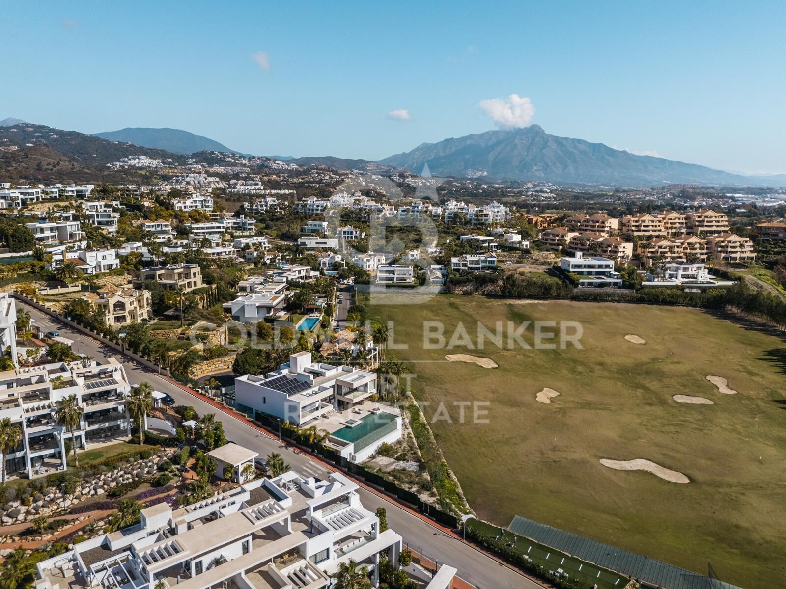 Contemporary luxury villa with panoramic views on frontline golf in La Alqueria