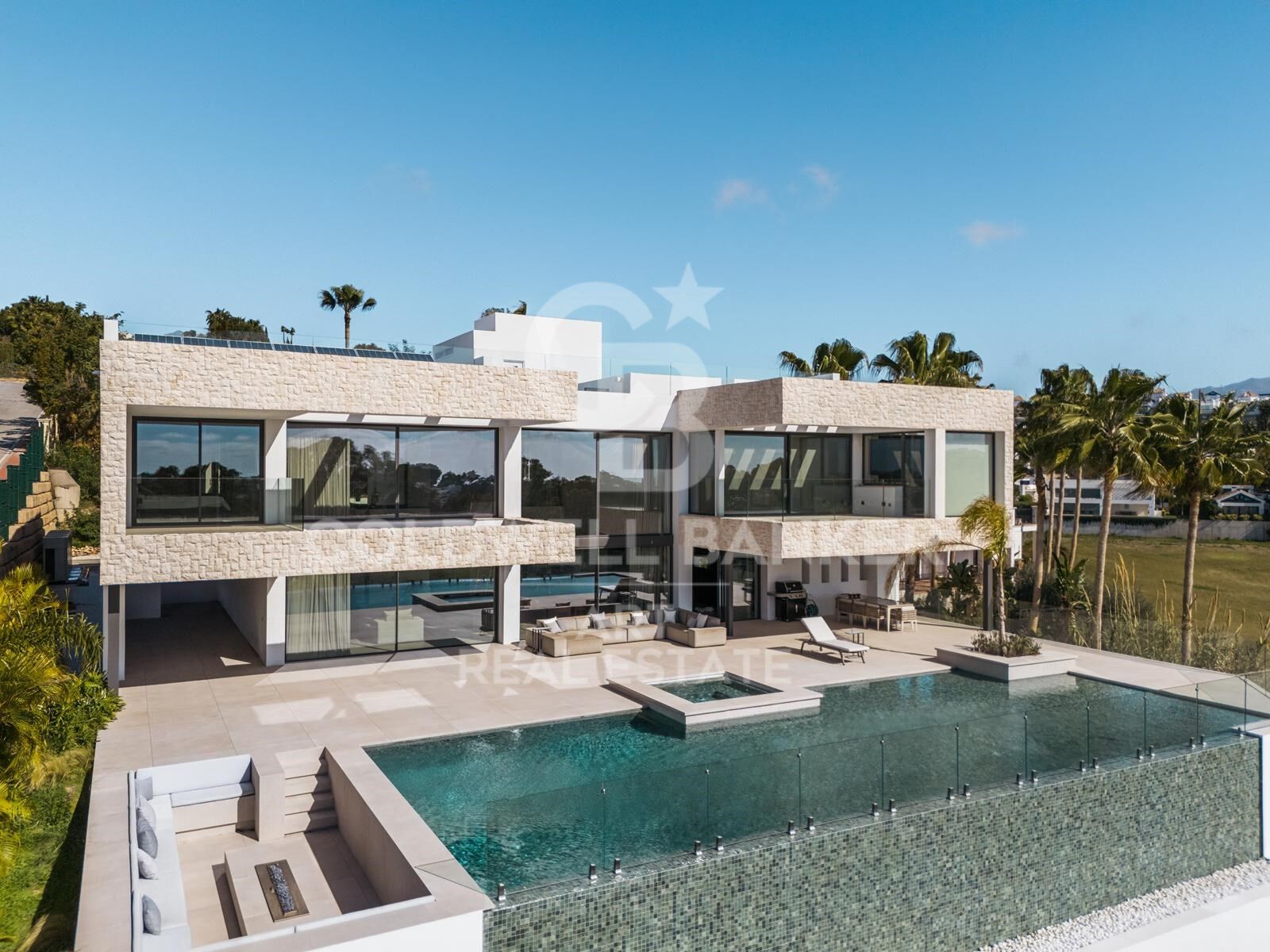 Contemporary luxury villa with panoramic views on frontline golf in La Alqueria