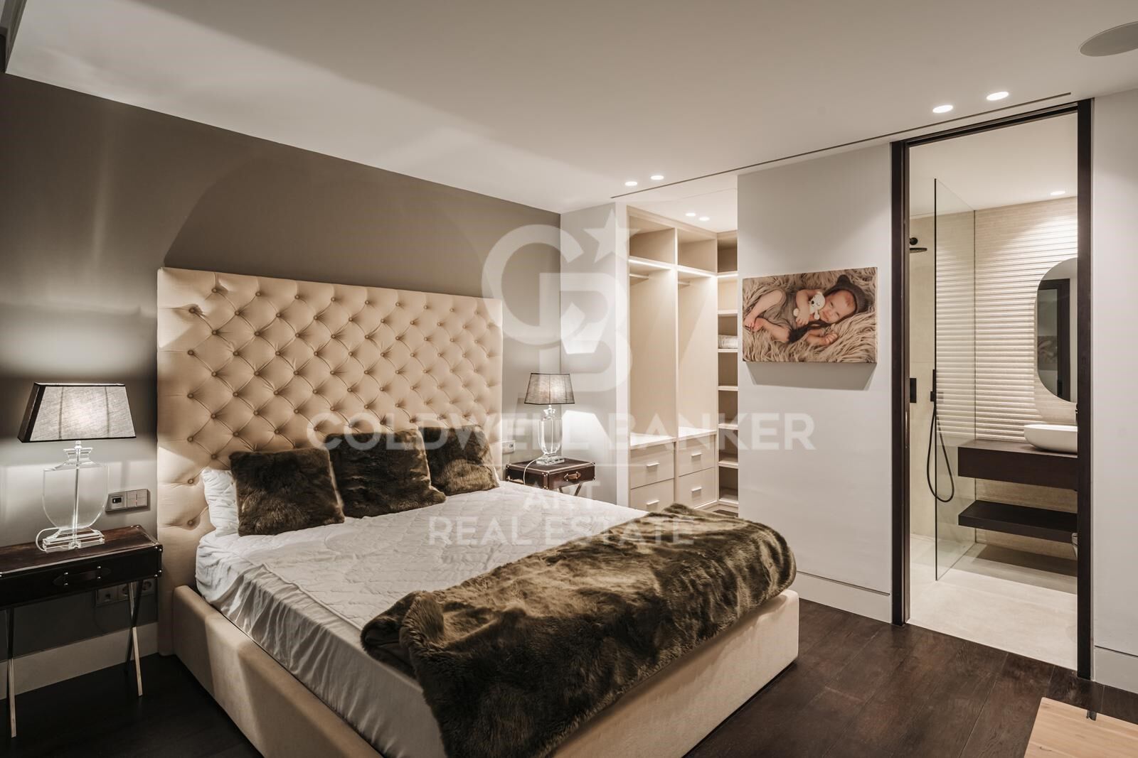 Contemporary luxury villa with panoramic views on frontline golf in La Alqueria