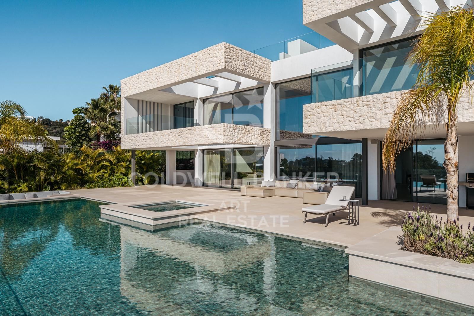 Contemporary luxury villa with panoramic views on frontline golf in La Alqueria