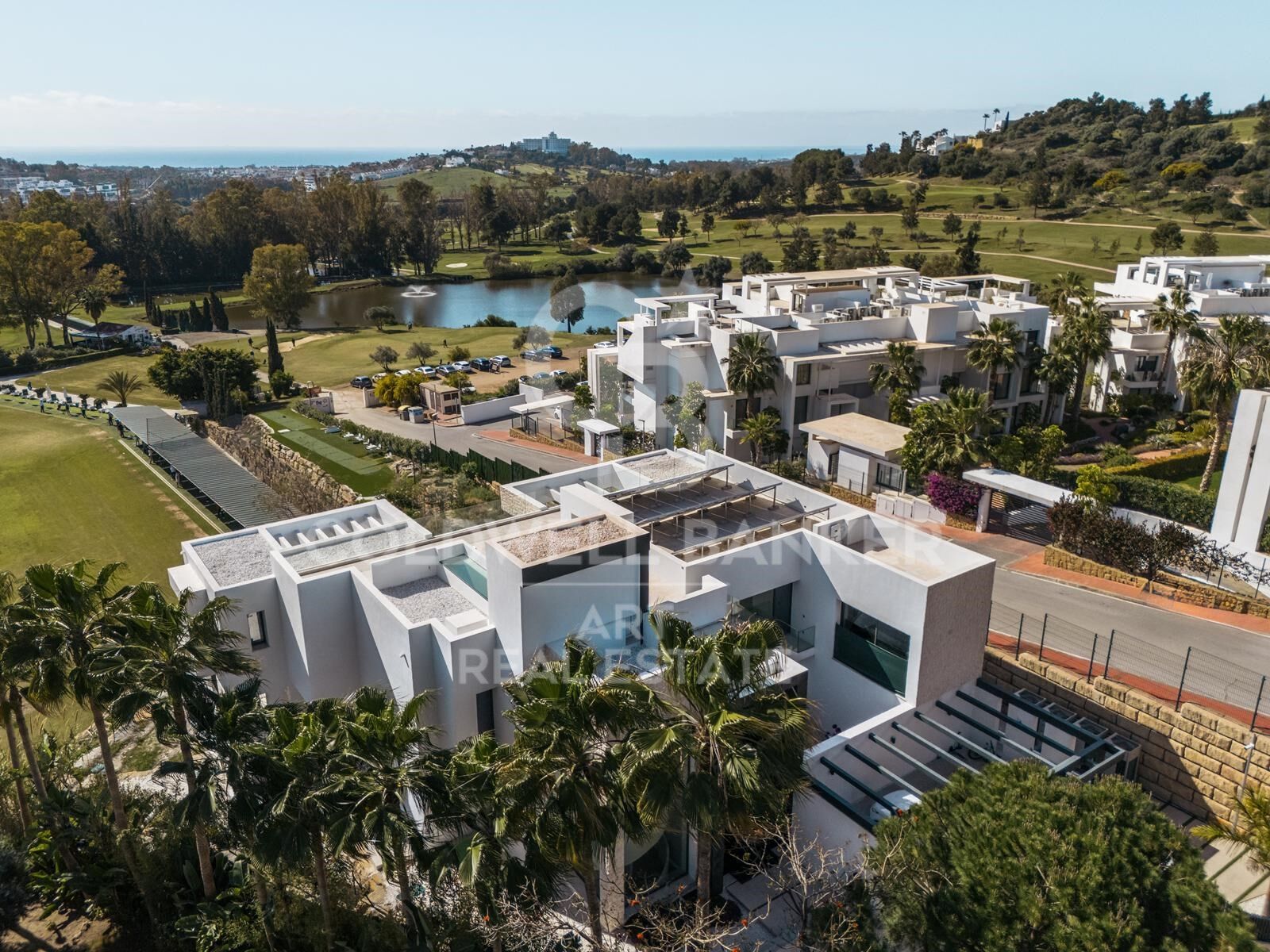 Contemporary luxury villa with panoramic views on frontline golf in La Alqueria