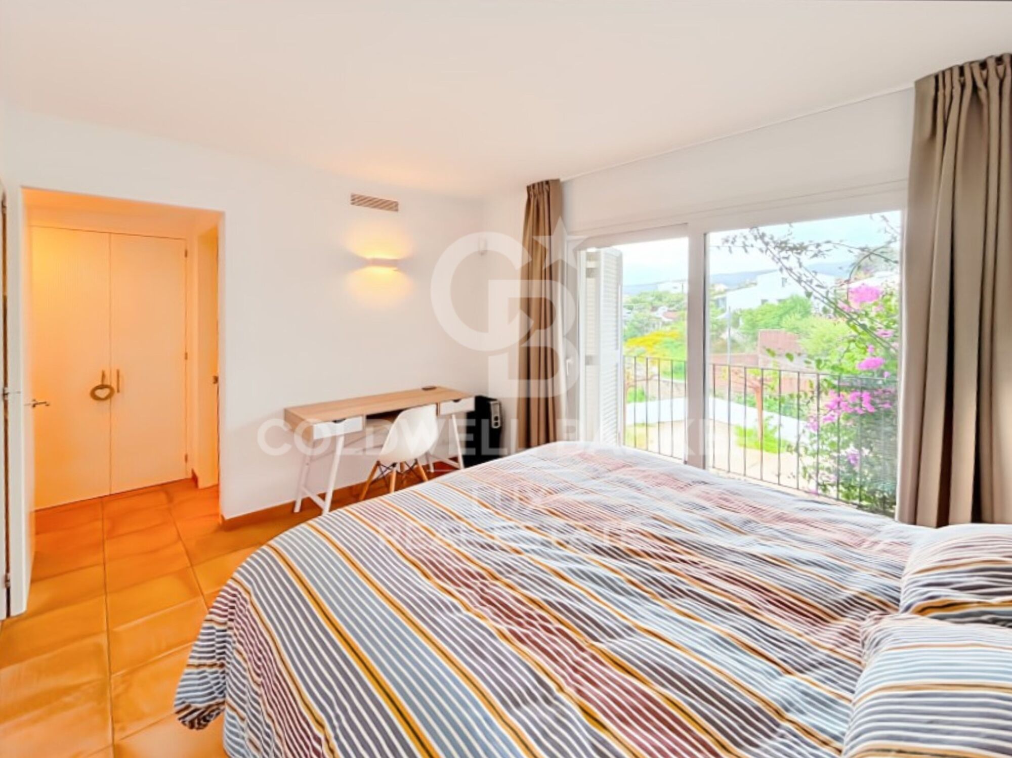 House very close to the beach with sea view and garage in Cadaqués