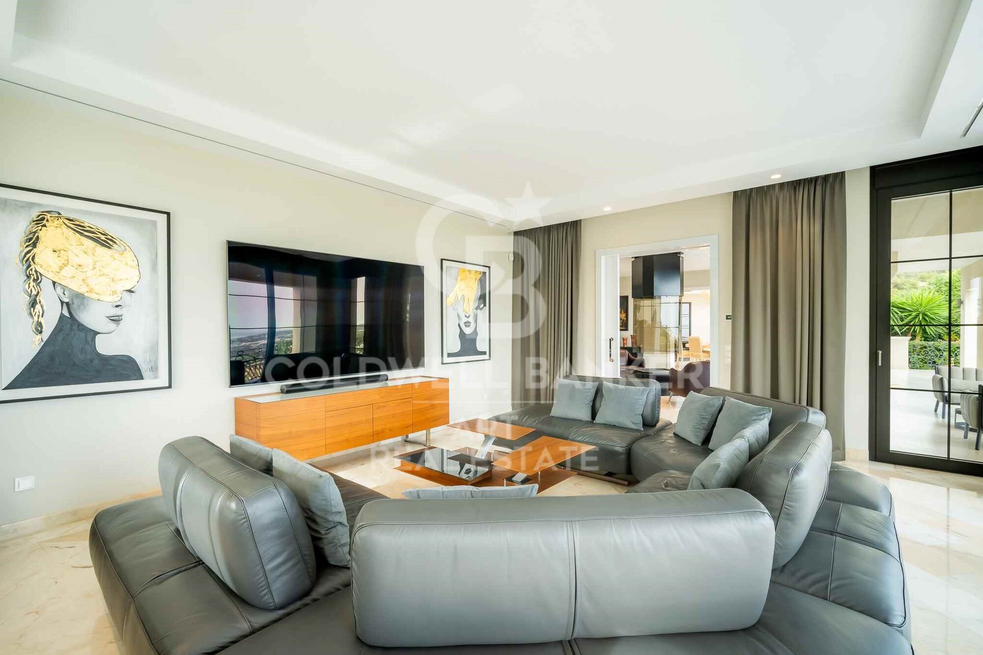 Élégante villa méditerranéenne avec vue sur mer dans l'exclusive Sierra Blanca, Marbella