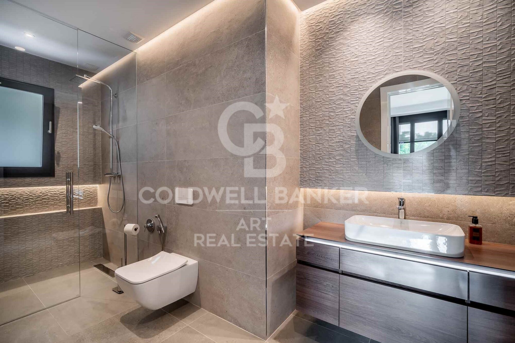 Élégante villa méditerranéenne avec vue sur mer dans l'exclusive Sierra Blanca, Marbella