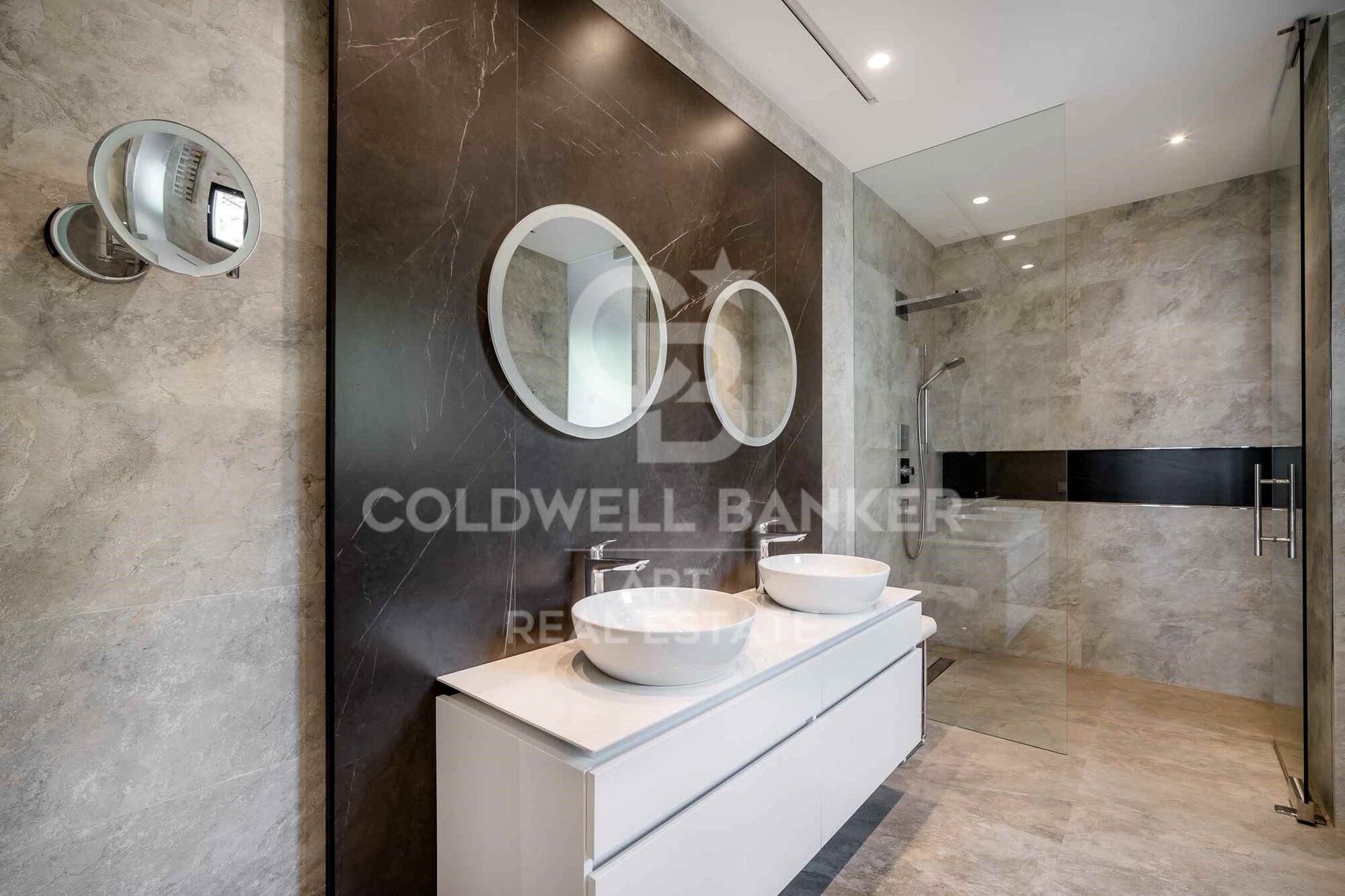 Elegante villa mediterránea con vistas panorámicas al mar en la exclusiva Sierra Blanca, Marbella