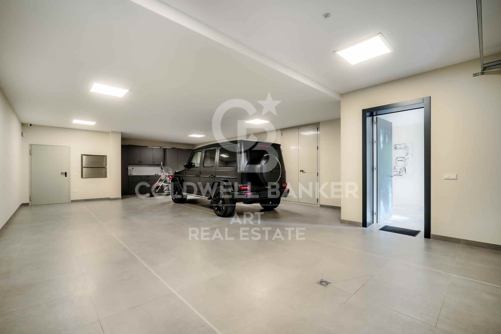 Elegante villa mediterránea con vistas panorámicas al mar en la exclusiva Sierra Blanca, Marbella