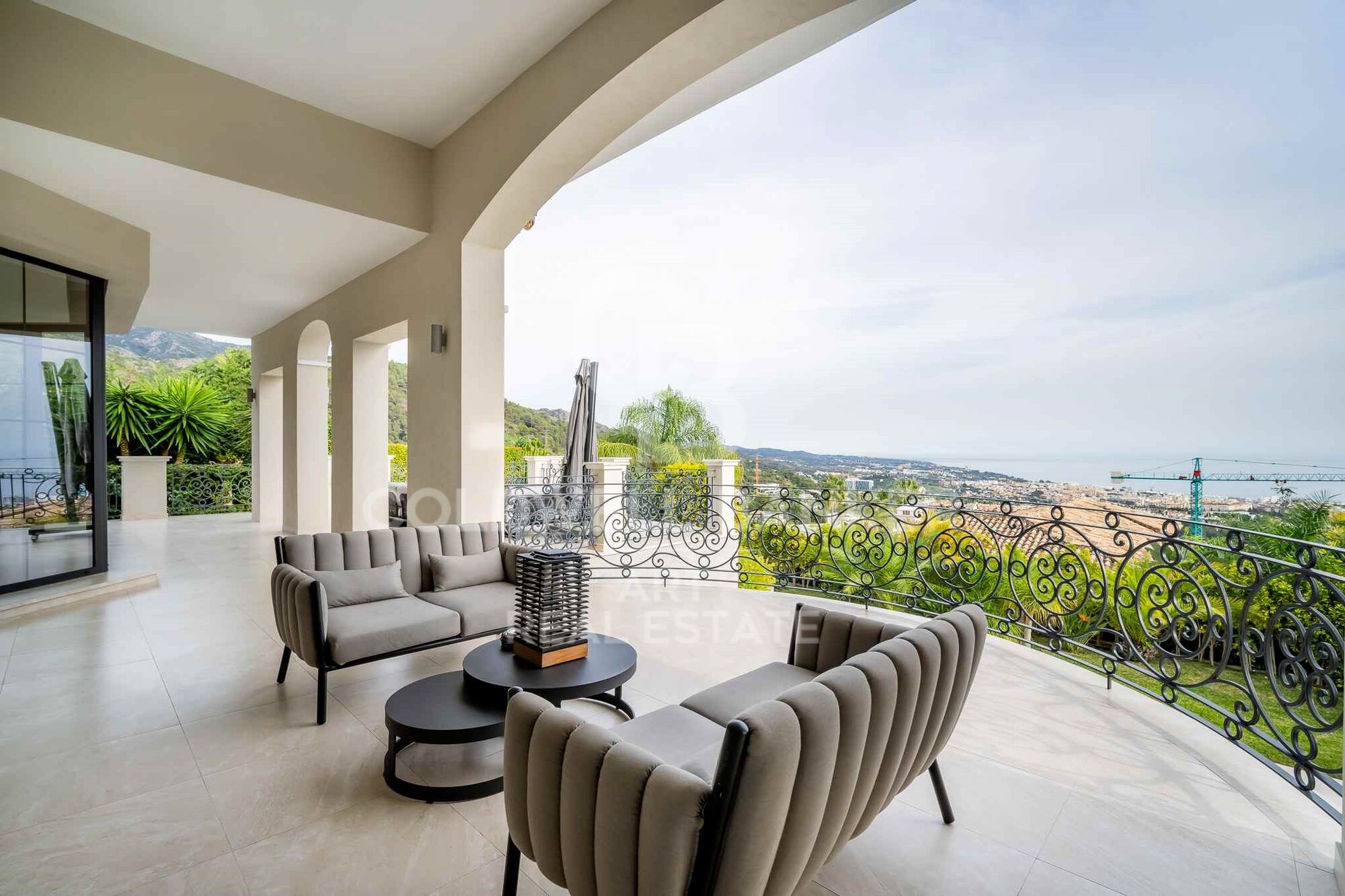 Elegante mediterrane Villa mit Panoramameerblick in exklusiver Lage in Sierra Blanca, Marbella