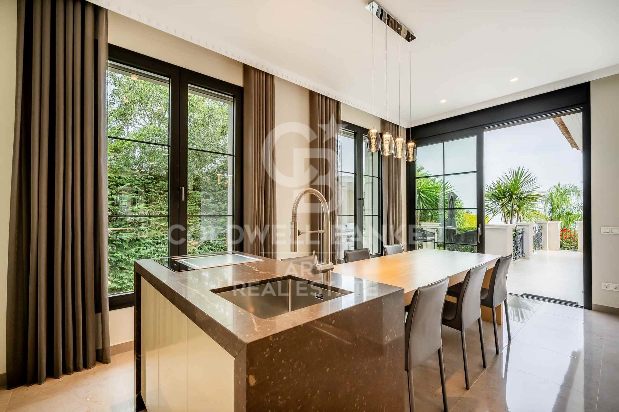 Elegante mediterrane Villa mit Panoramameerblick in exklusiver Lage in Sierra Blanca, Marbella