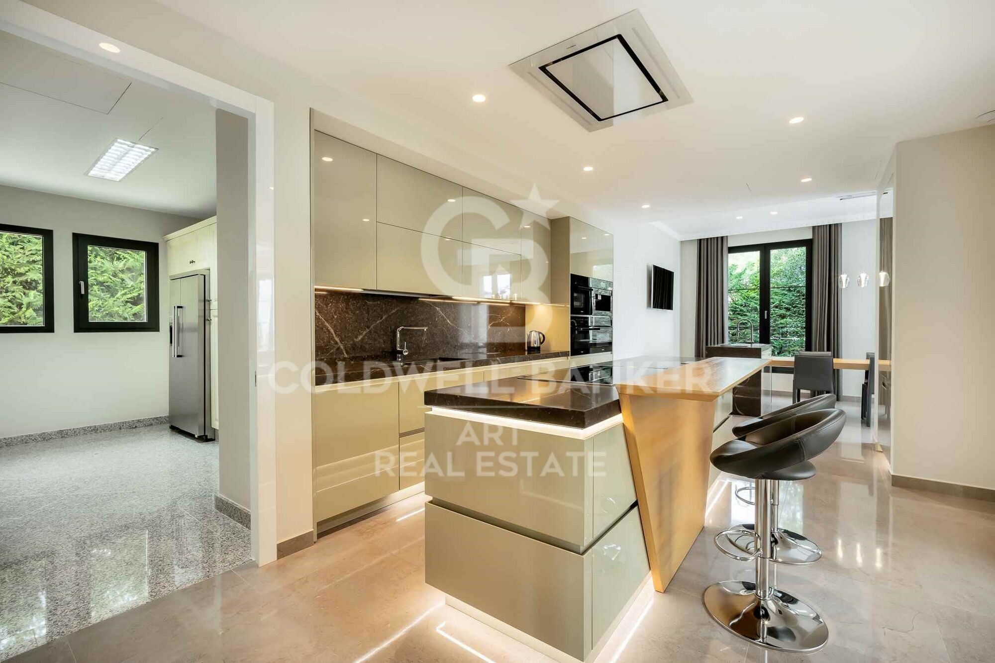 Elegant Mediterranean villa with panoramic sea views in exclusive Sierra Blanca, Marbella