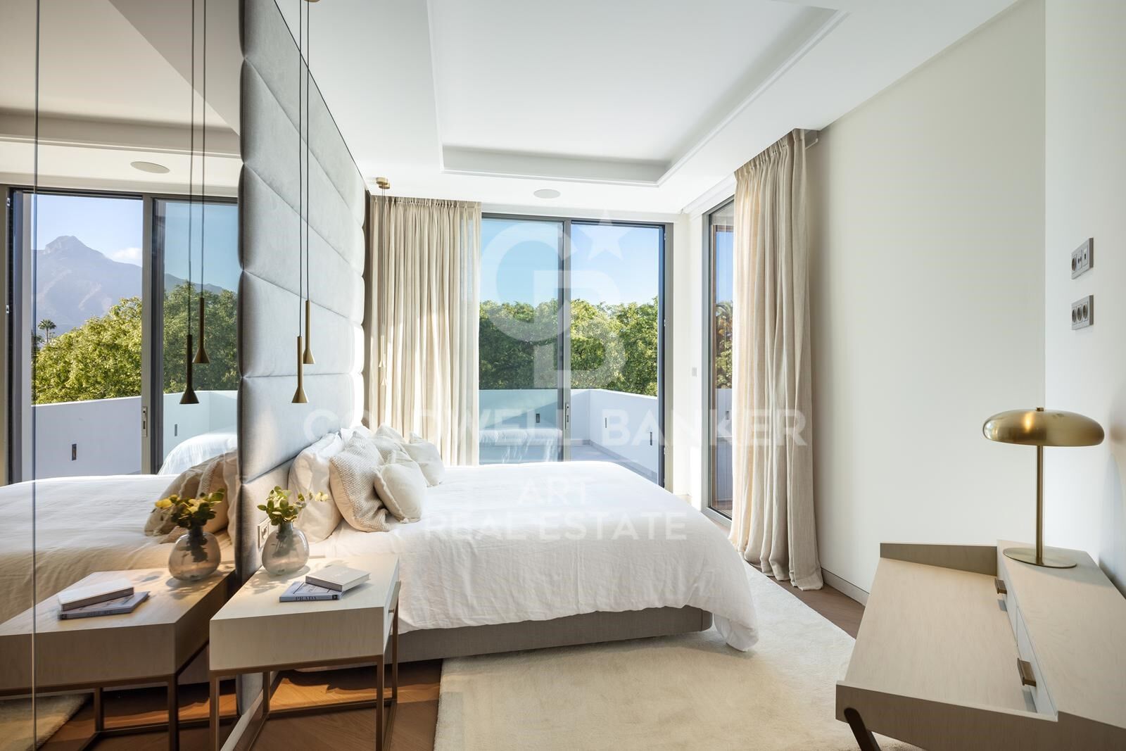 Villa de lujo en primera linea de golf en Las Brisas, Nueva Andalucía