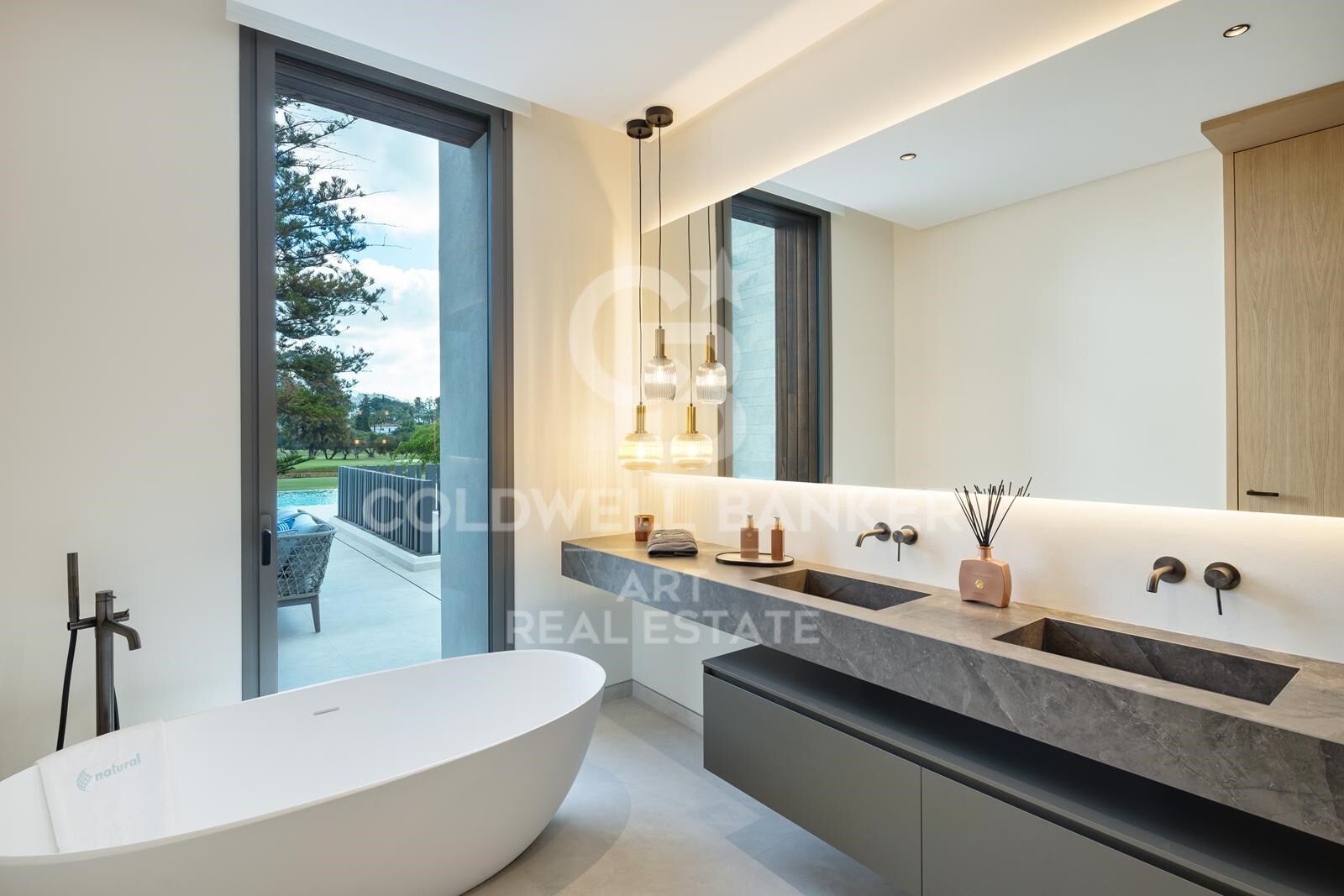 Außergewöhnliche Villa in erster Golflinie am Las Brisas Golf Club, Nueva Andalucía