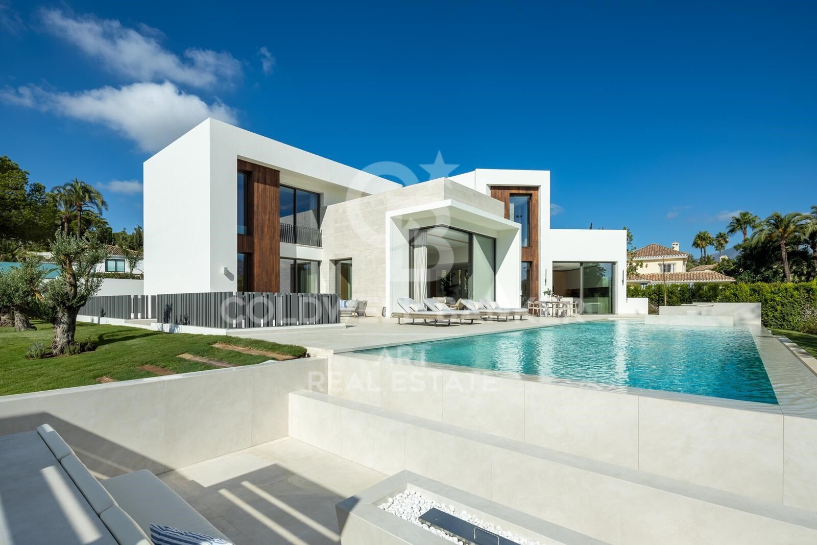 Außergewöhnliche Villa in erster Golflinie am Las Brisas Golf Club, Nueva Andalucía