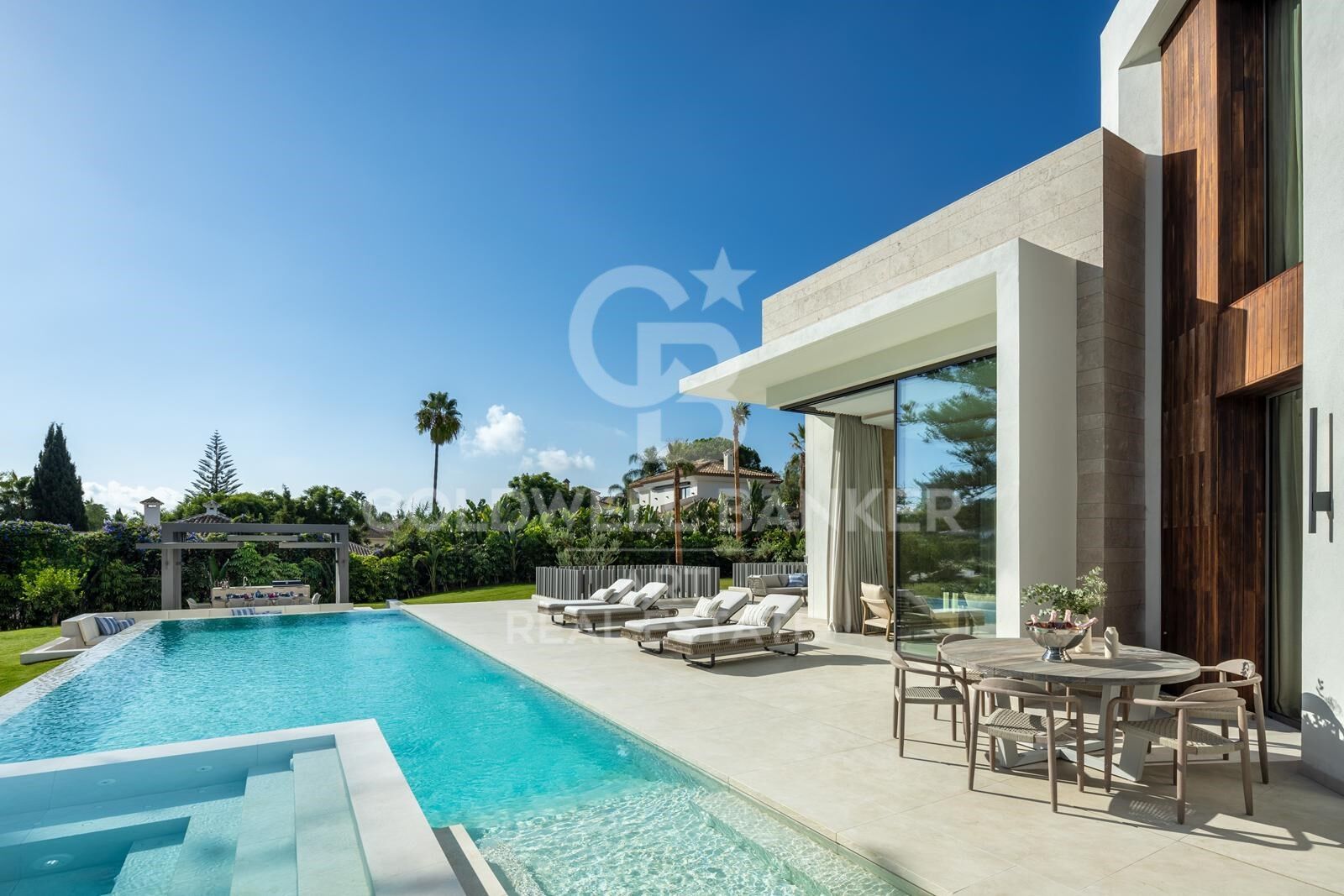 Frontline golf luxury signature villa in Las Brisas, Nueva Andalucía
