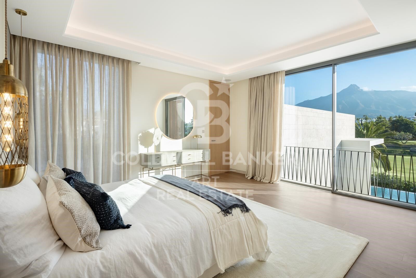 Frontline golf luxury signature villa in Las Brisas, Nueva Andalucía