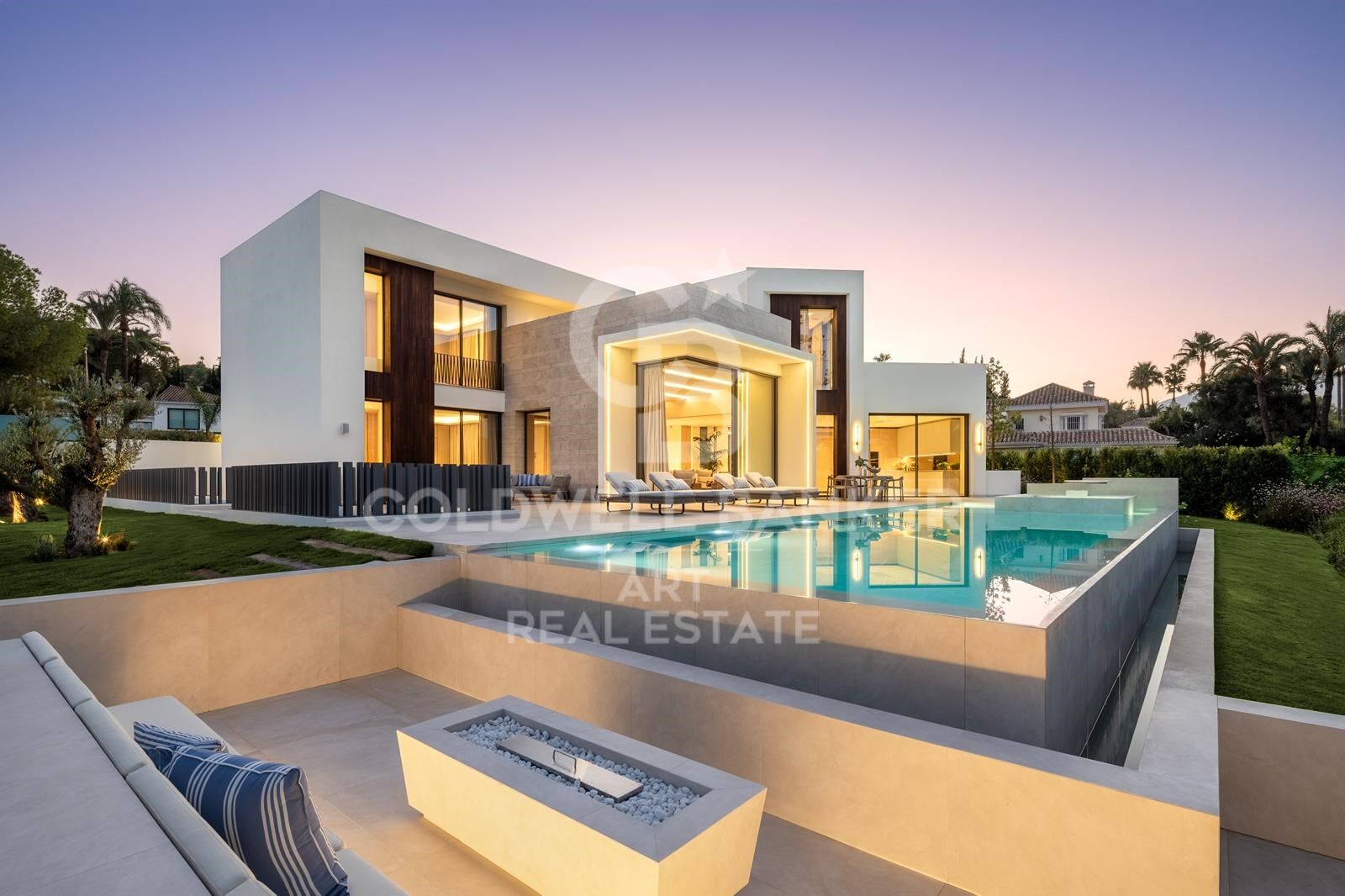Frontline golf luxury signature villa in Las Brisas, Nueva Andalucía