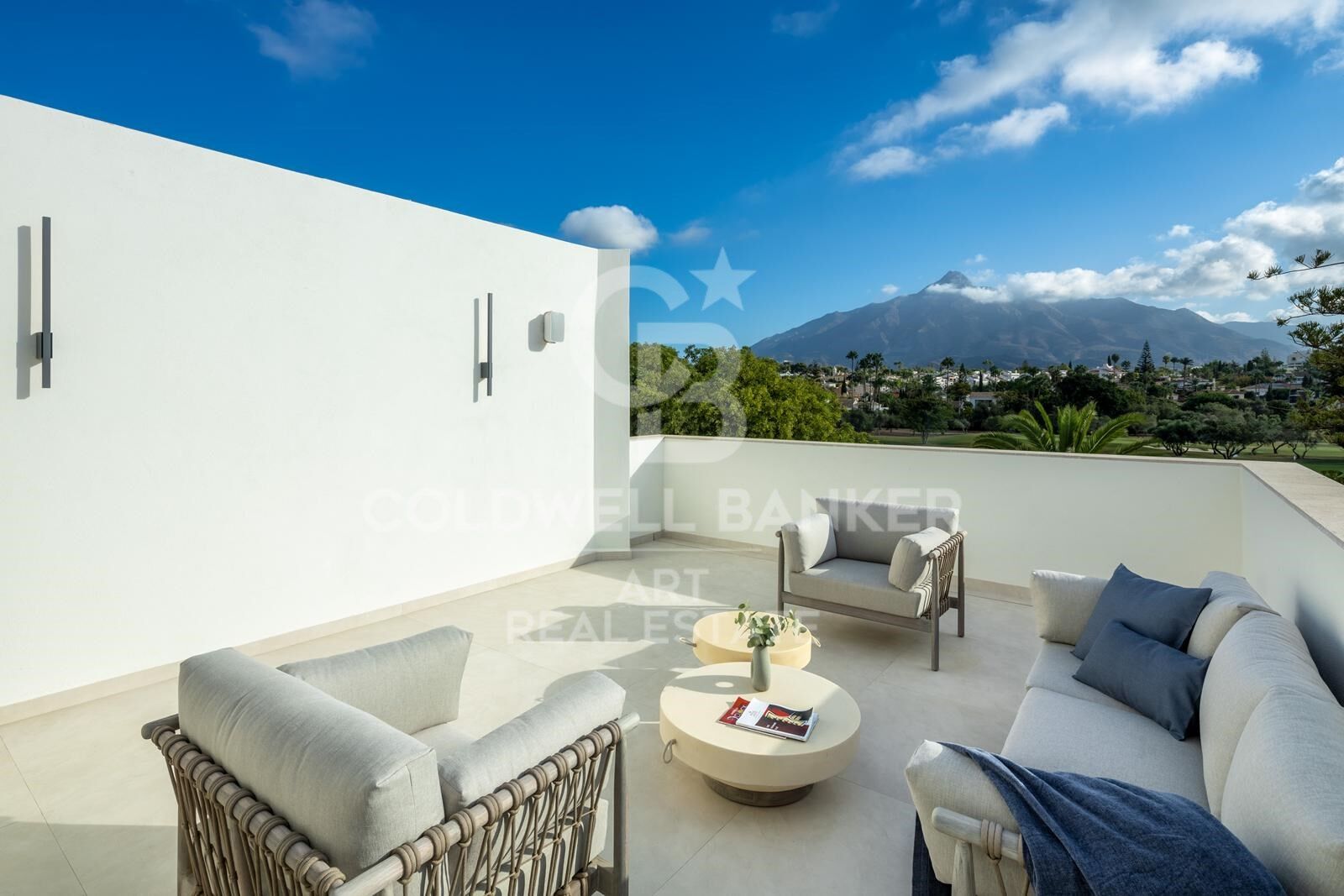 Frontline golf luxury signature villa in Las Brisas, Nueva Andalucía