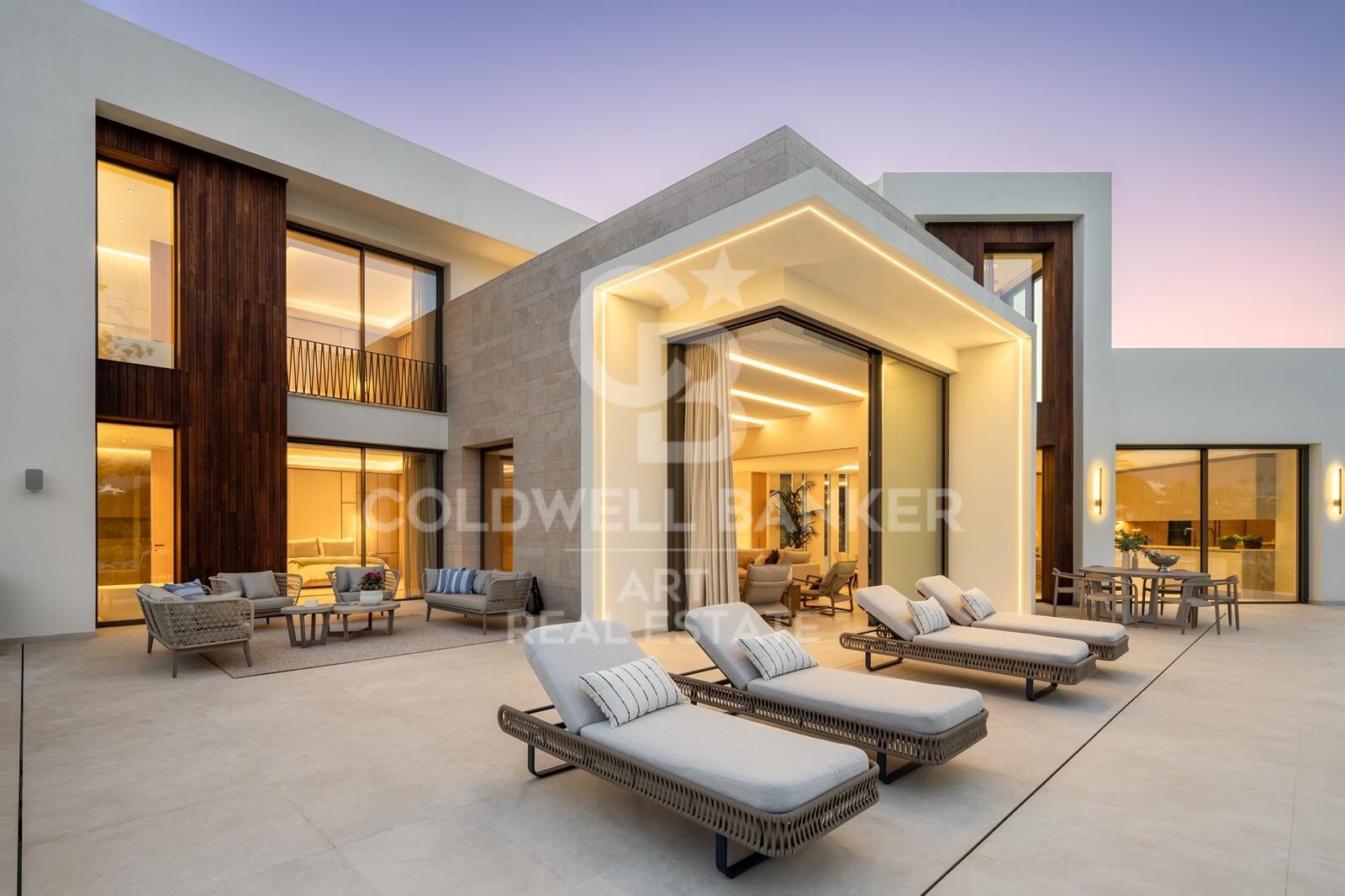 Frontline golf luxury signature villa in Las Brisas, Nueva Andalucía
