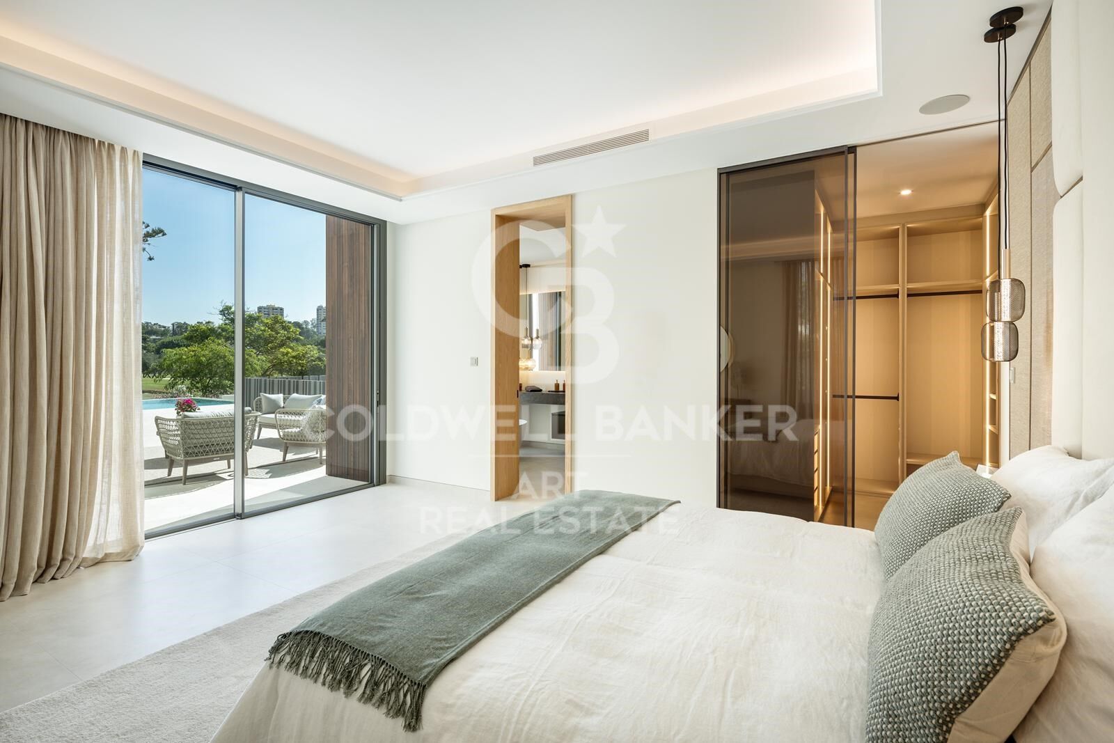 Villa de lujo en primera linea de golf en Las Brisas, Nueva Andalucía