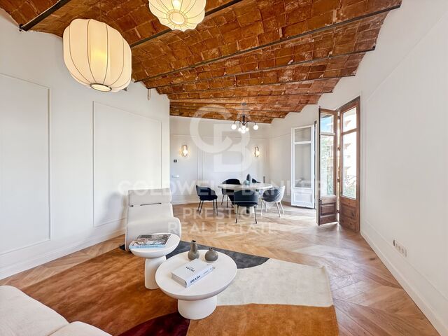 Piso reformado a estrenar en finca señorial junto a la Sagrada Familia.