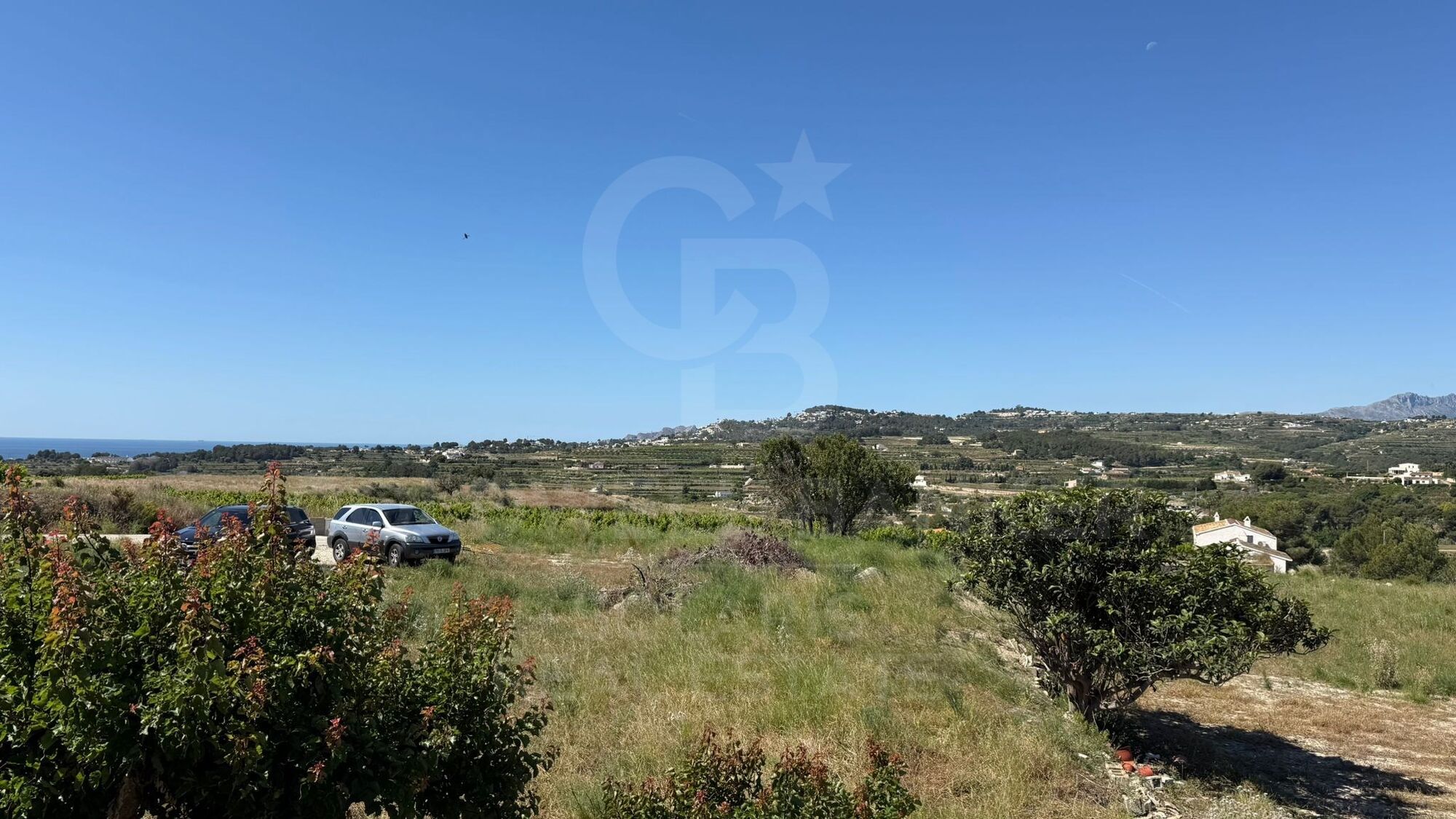 ZWEI GRUNDSTÜCKE MIT SEELE UND UNENDLICHER AUSSICHT - 20.000 m², aufgeteilt in zwei Grundstücke von je 10.000 m²