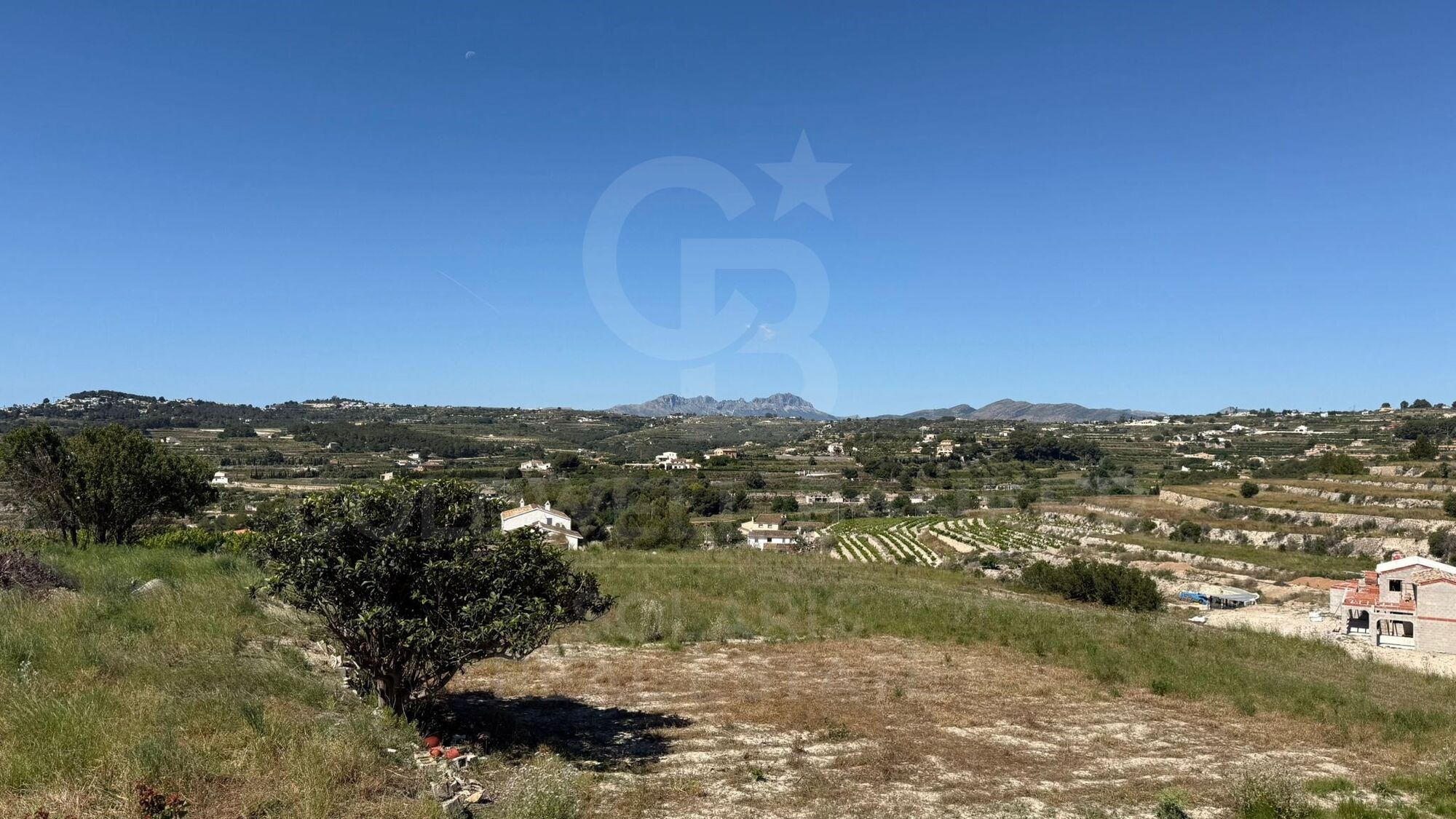 ZWEI GRUNDSTÜCKE MIT SEELE UND UNENDLICHER AUSSICHT - 20.000 m², aufgeteilt in zwei Grundstücke von je 10.000 m²