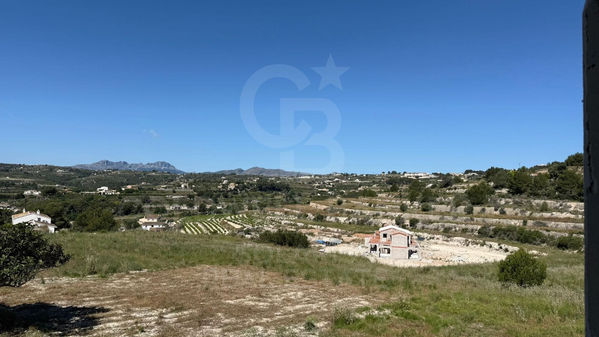 ZWEI GRUNDSTÜCKE MIT SEELE UND UNENDLICHER AUSSICHT - 20.000 m², aufgeteilt in zwei Grundstücke von je 10.000 m²