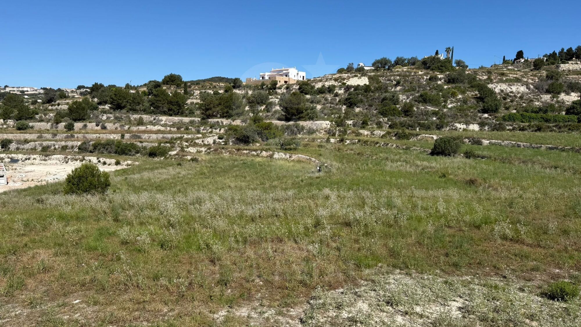 ZWEI GRUNDSTÜCKE MIT SEELE UND UNENDLICHER AUSSICHT - 20.000 m², aufgeteilt in zwei Grundstücke von je 10.000 m²